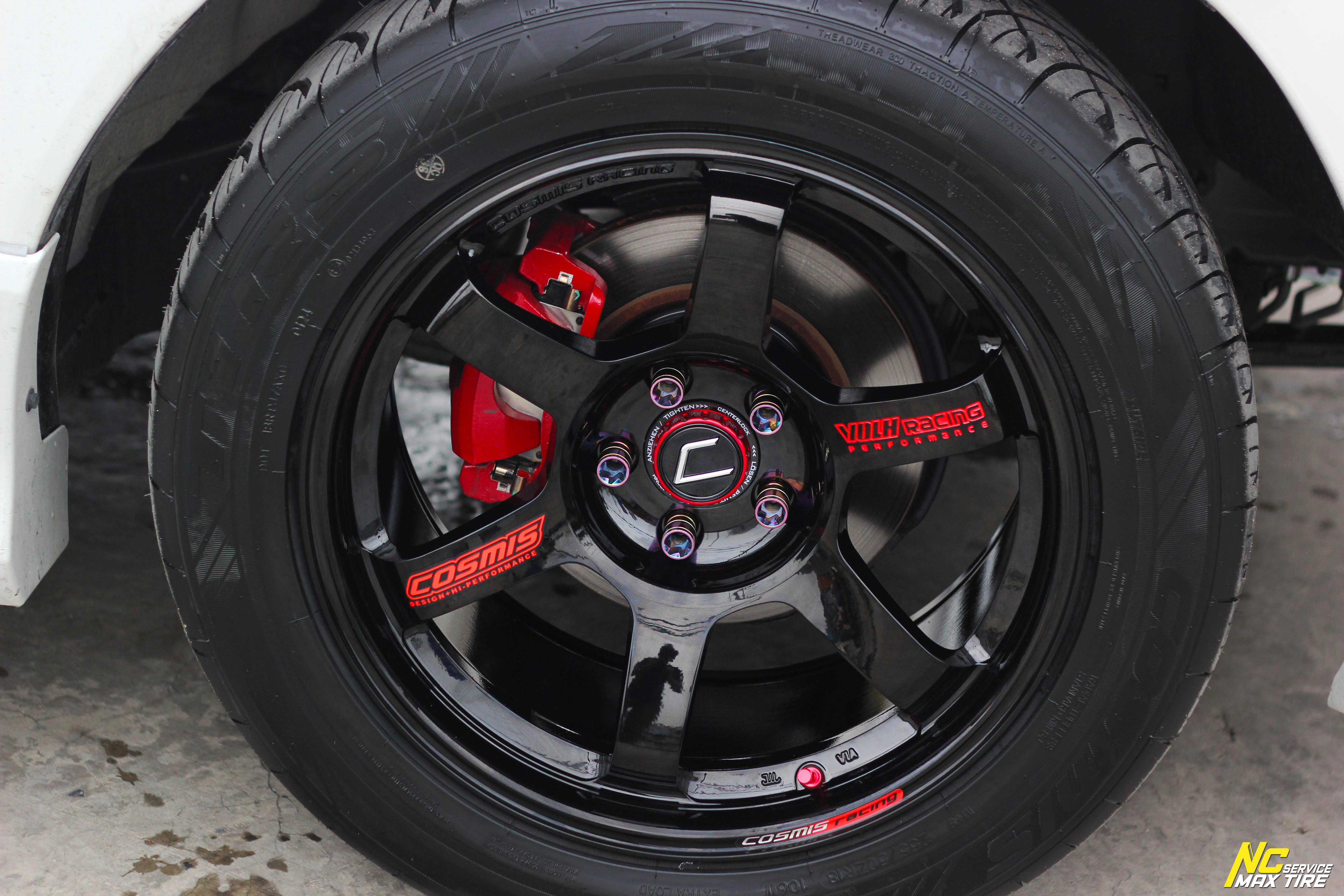 Toyota Revo / Z-Edition / GR-Sport / ล้อแม็กสวยๆ / ล้อแม็กขอบ18 / ล้อแม็กสำหรับรถกระบะตัวเตี้ย / Cosmis / RG-06SR / 18x9.0 5H113 ET0 / ล้อแม็กสีดำเงาพิเศษทั้งวง+หยอดตัวหนังสือแดง+เพลท / DeepBlack / Custom Color / T1RS / 255/50R18 / NC