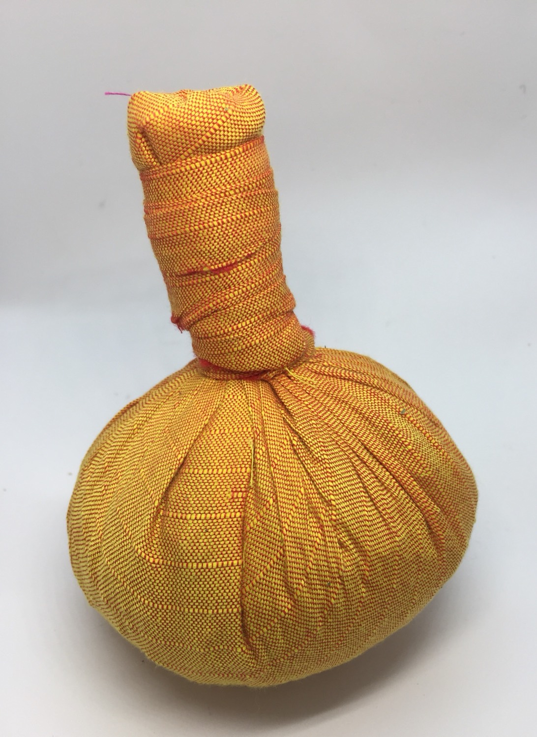 ลูกประคบสมุนไพร ผ้าไหม ลูกประคบผ้าไหม