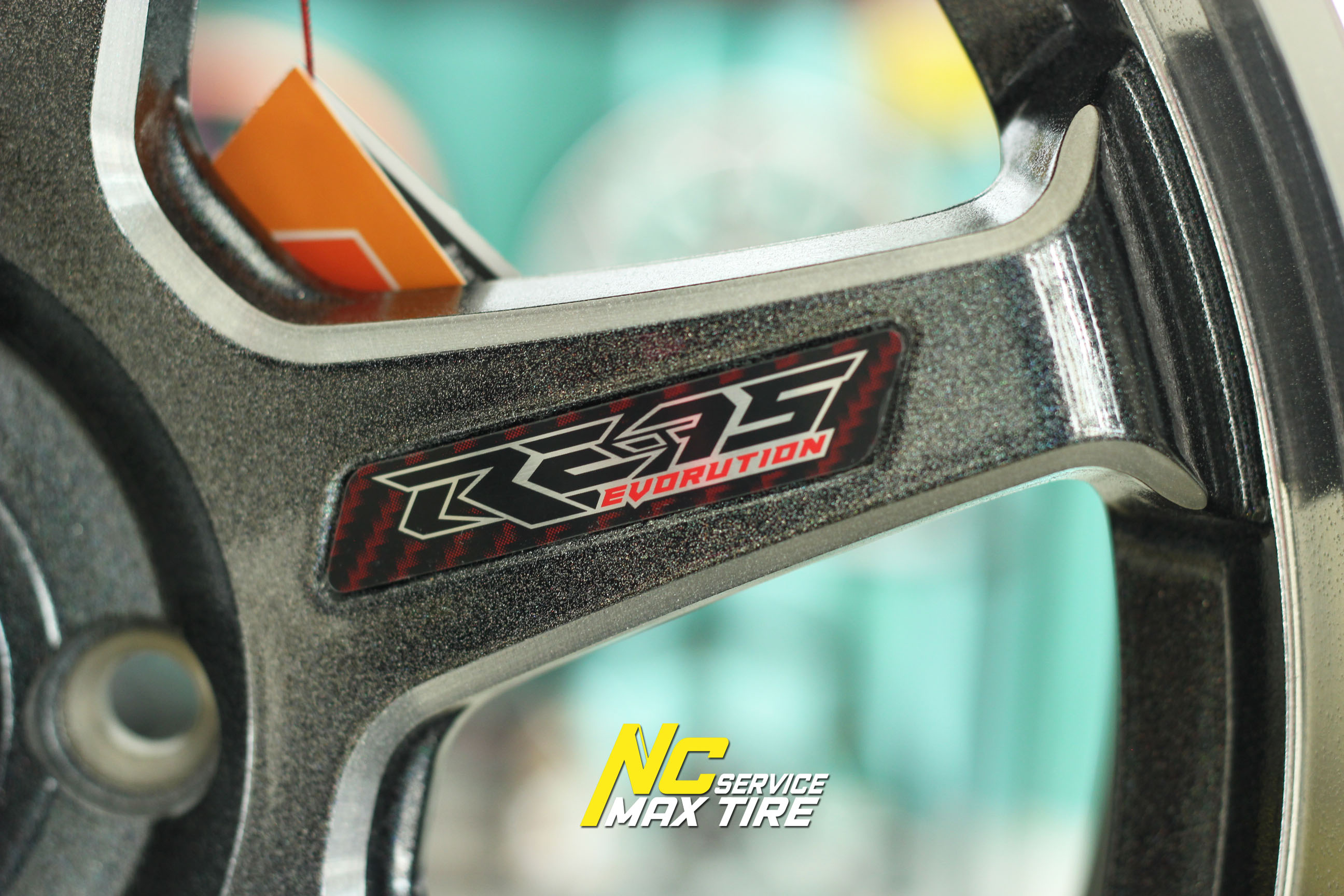 ล้อแม็กขอบ18 / กระบะเตี้ย 5 รู / ชุดCustom Color / Cosmis Re-7S / 18x9.5/10.5 5h114.3 ET15/12