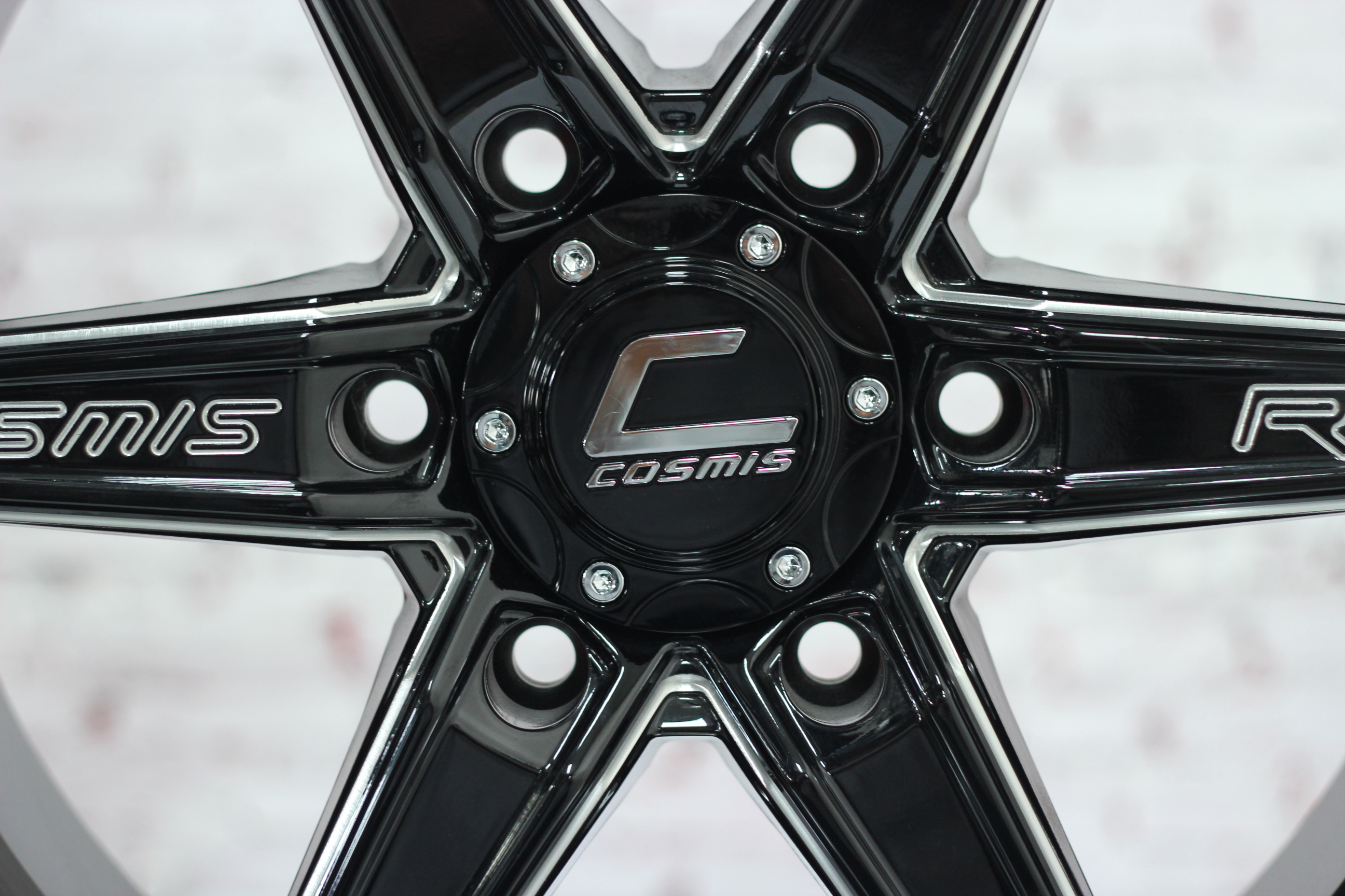 ล้อแม็กขอบ18 COSMIS R6 สีเงิน หน้าดำ สำหรับรถกระบะ (ราคา4วง)