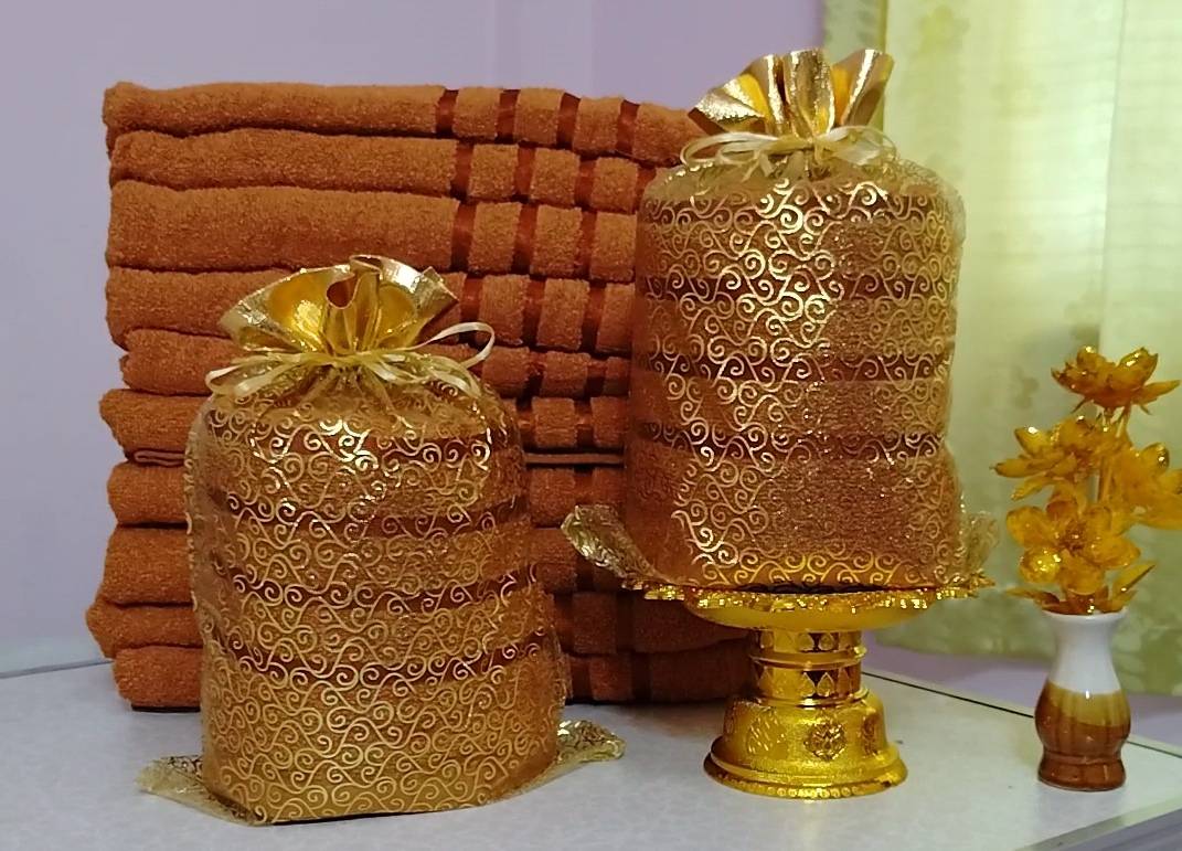ผ้าเช็ดตัวพระ ผ้าคอตตอล ใส่ถุงไหมทอง