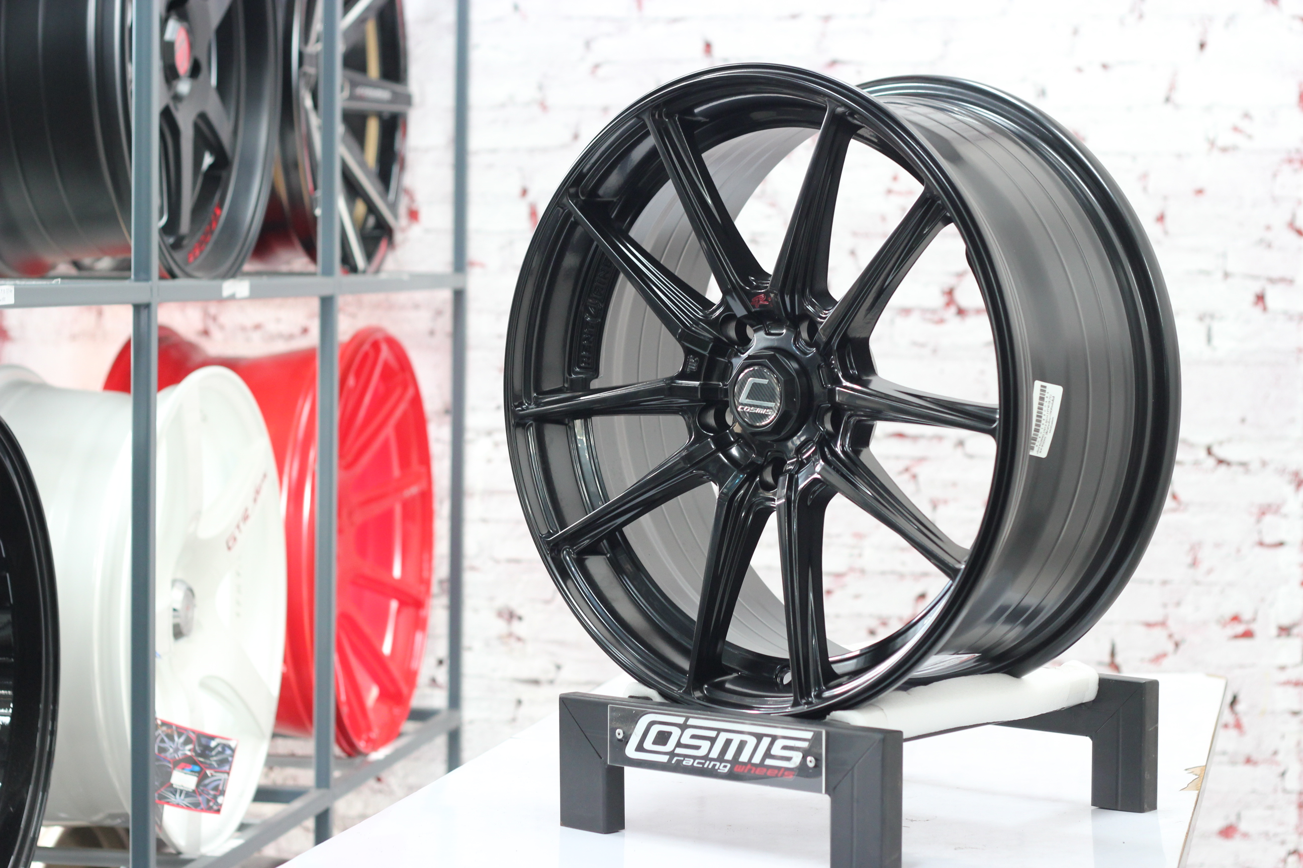 ล้อแม็กขอบ17 COSMIS R1 สีดำด้านทั้งวง cncตัวหนังสือสีแดง(Custom) สำหรับรถเก๋ง/กระบะ (ราคา4วง)