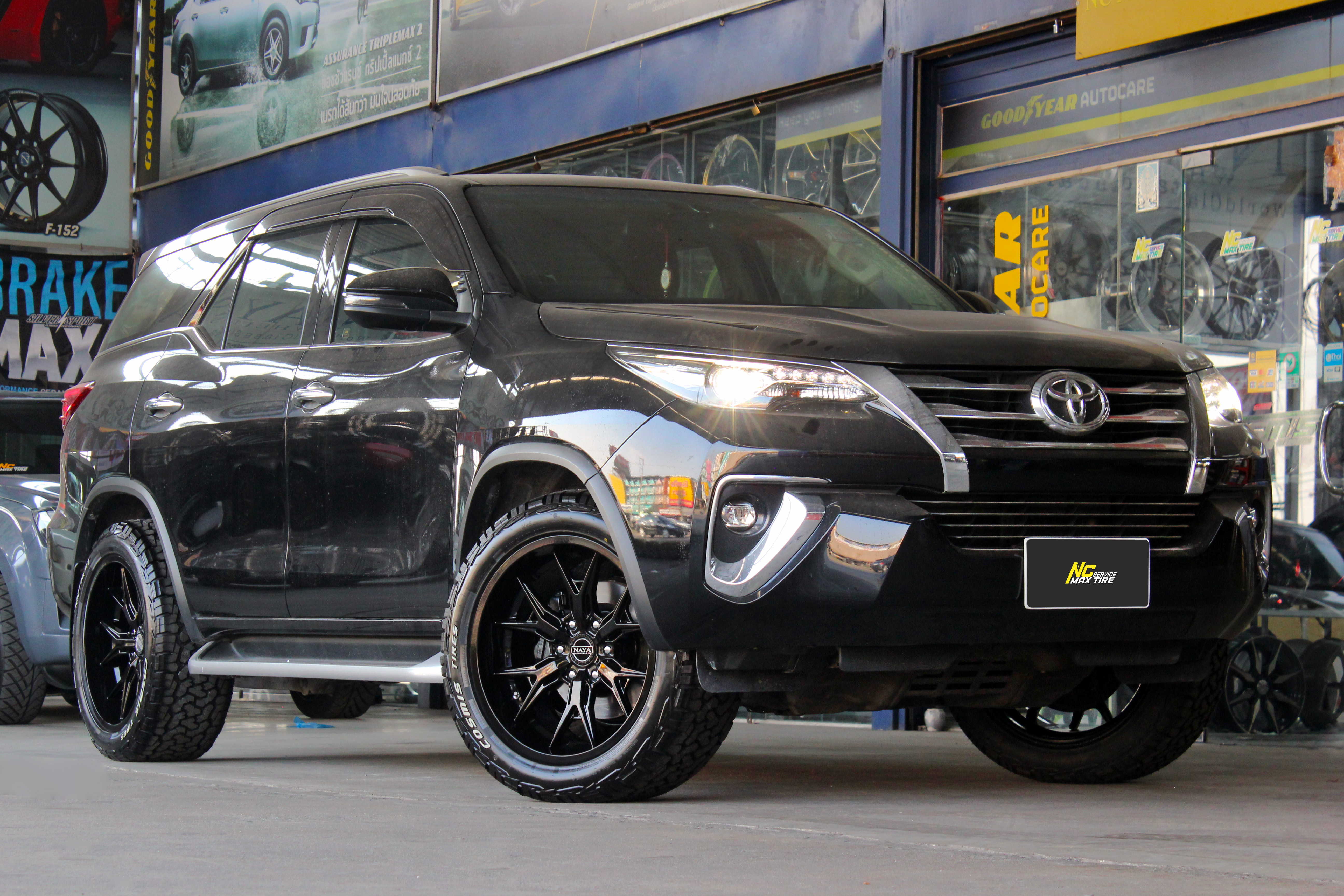 Toyota Fortuner / ล้อแม็กขอบ20 / NAYA / Alpha-T6 / ล้อแม็กสีดำเงาทั้งวง / Raptor AT / 265/50R20 / NCmaxtireService