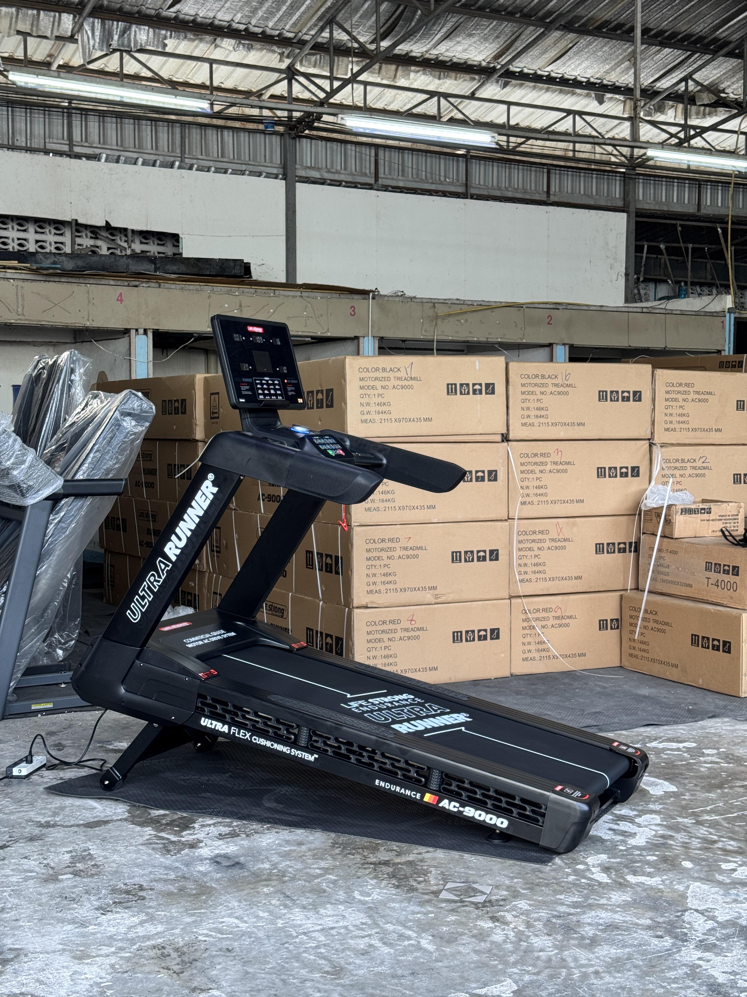 ลู่วิ่งไฟฟ้า Life Strong ULTRA RUNNER รุ่น AC9000 Endurance มอเตอร์ AC 7.5 แรงม้า