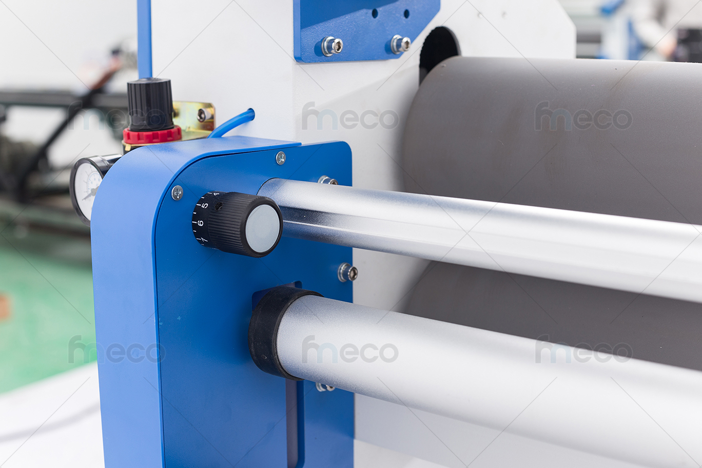 เครื่องเคลือบ ไฟฟ้า แบบอัตโนมัติ เครื่องรีดสติ๊กเกอร์ เครื่องเคลือบแผ่น เคลือบฟิล์ม เครื่องเคลือบบัตร พร้อมสแตนด์ ขนาด 1.6 เมตร