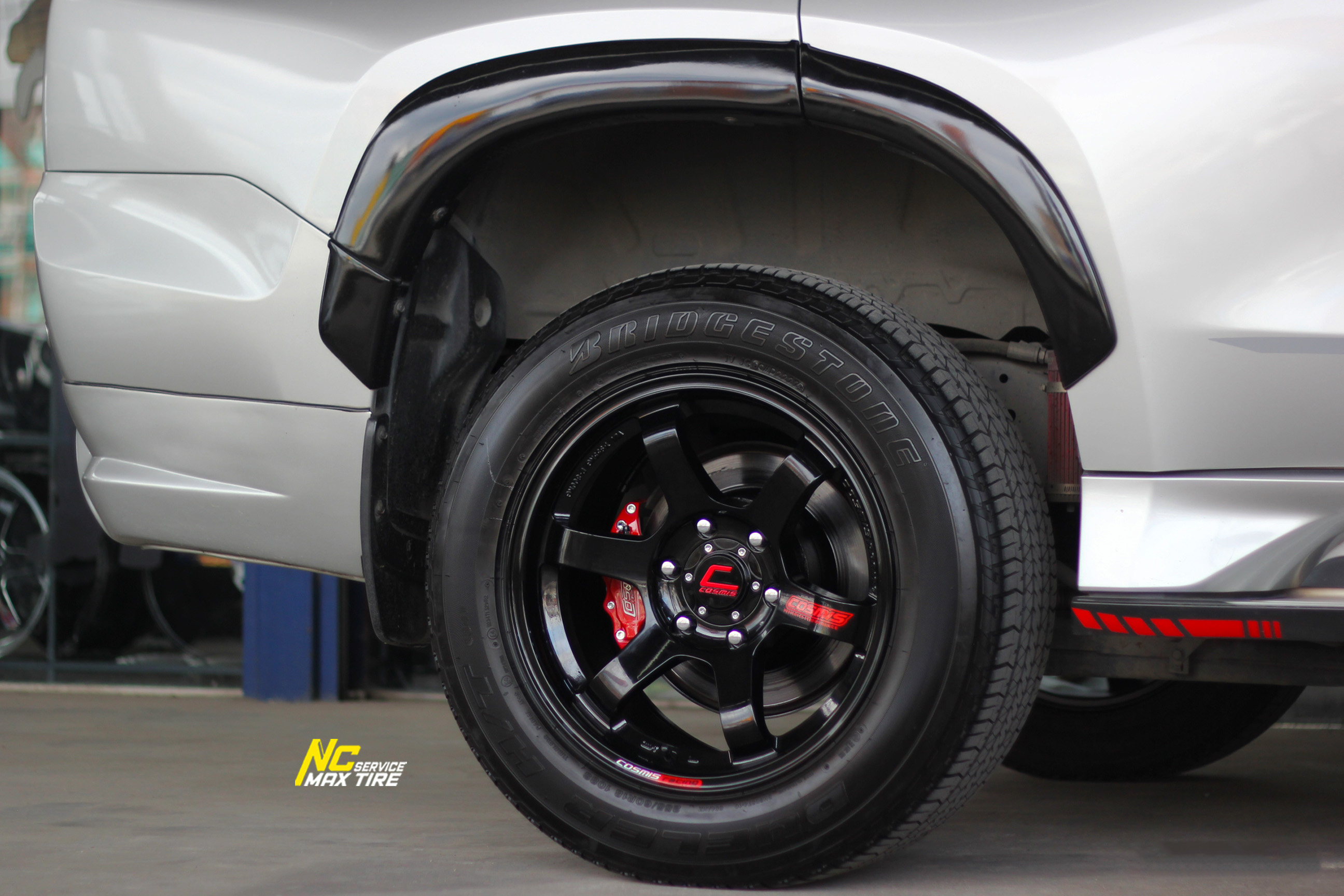 Mitsubishi Pajero Sport / ล้อแม็กขอบ18 / Cosmis / RG-06S / ล้อแม็กสีดำเงาทั้งวงหยอดหนังสือแดง / 18x9.0 6H139.7 ET15