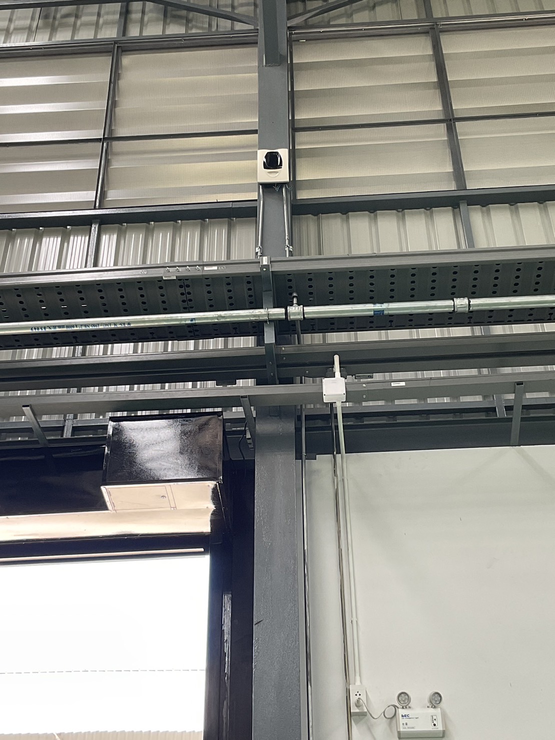 สำรวจ ออกแบบ ประเมินราคา และติดตั้ง ระบบไฟฟ้าแรงสูง แรงต่ำ โดยวิศวกรไฟฟ้า