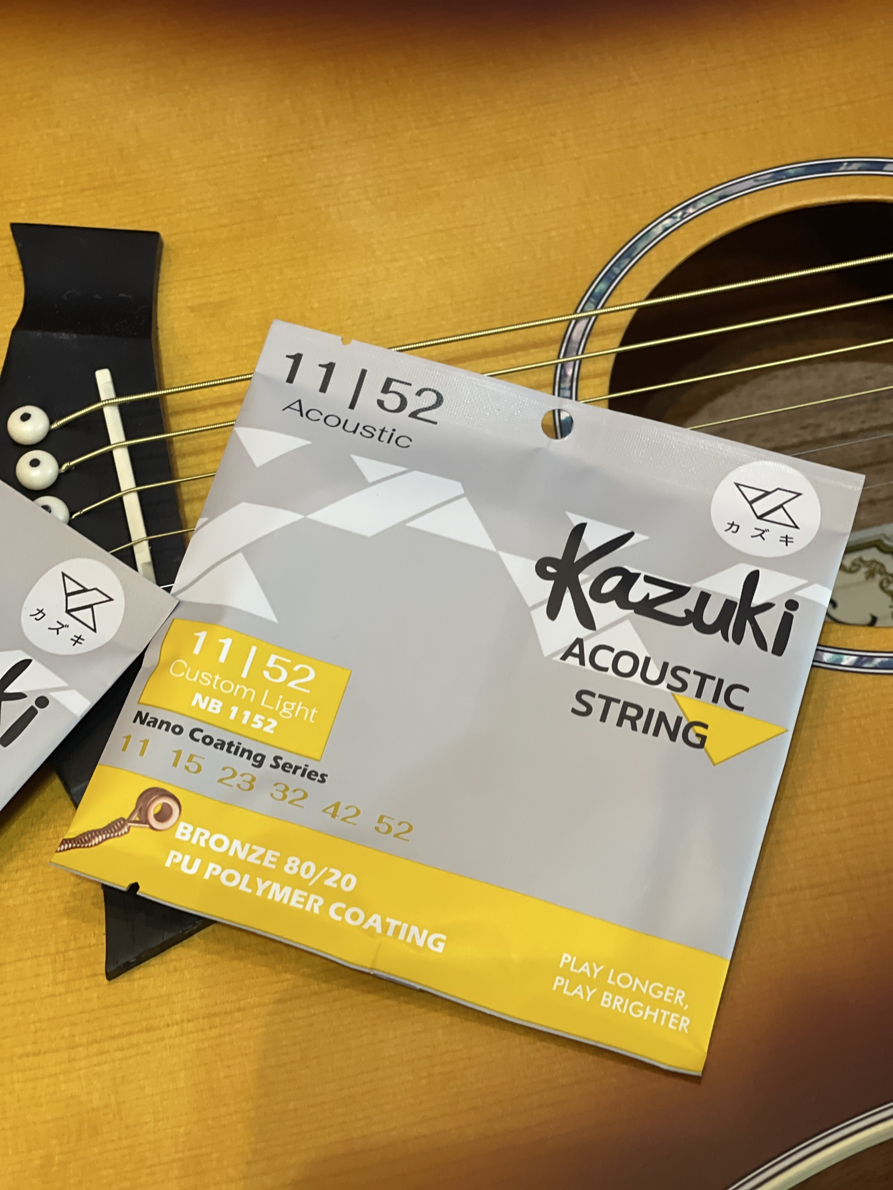 สายกีตาร์โปร่งครบชุด Kazuki Nano Coating Bronze 80/20 10-47 11-52 สายกีตาร์โปร่ง Kazuki เคลือบนาโน Acoustic Guitar Strings