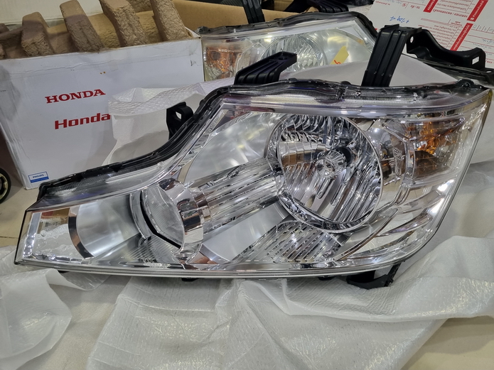 โคมไฟหน้า Honda STEP WGN SPADA ข้างซ้าย (98%)