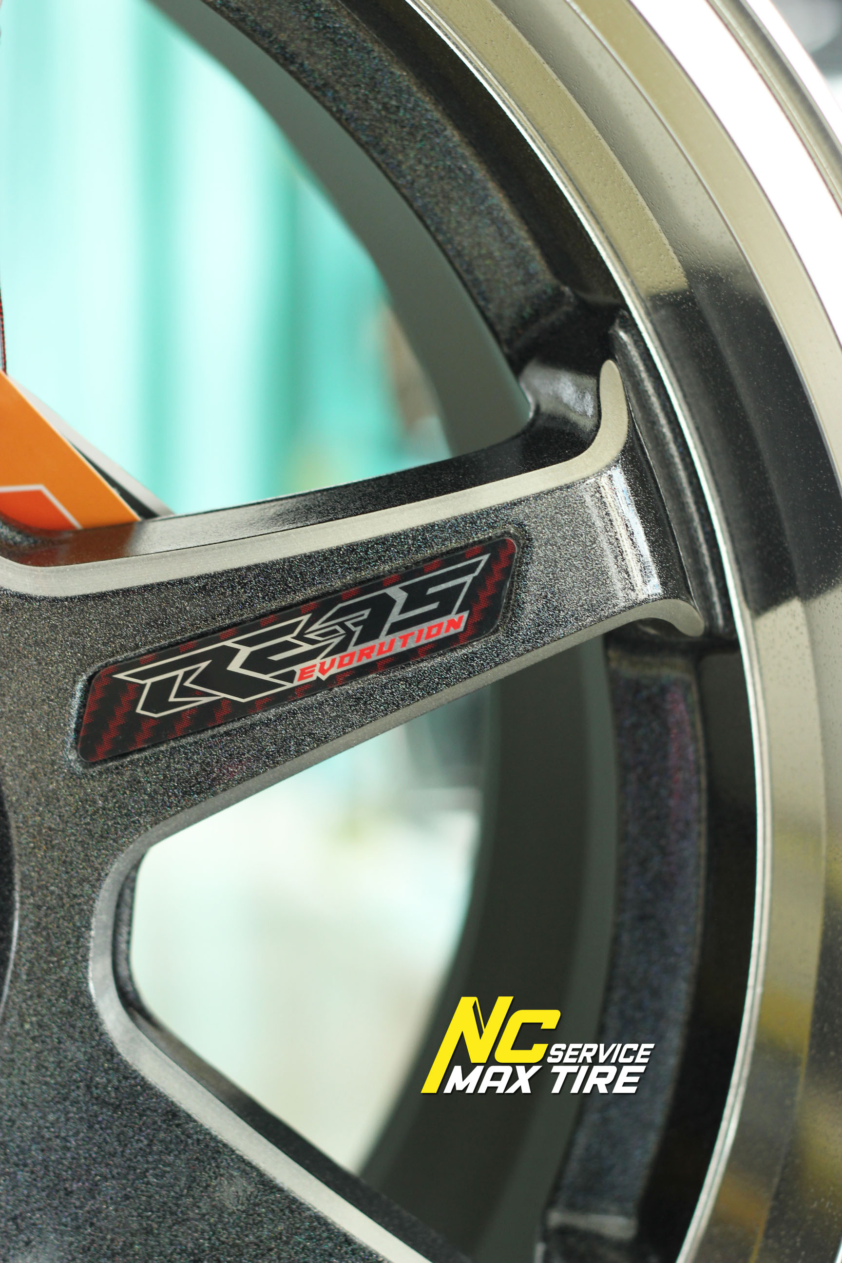 ล้อแม็กขอบ18 / กระบะเตี้ย 5 รู / ชุดCustom Color / Cosmis Re-7S / 18x9.5/10.5 5h114.3 ET15/12