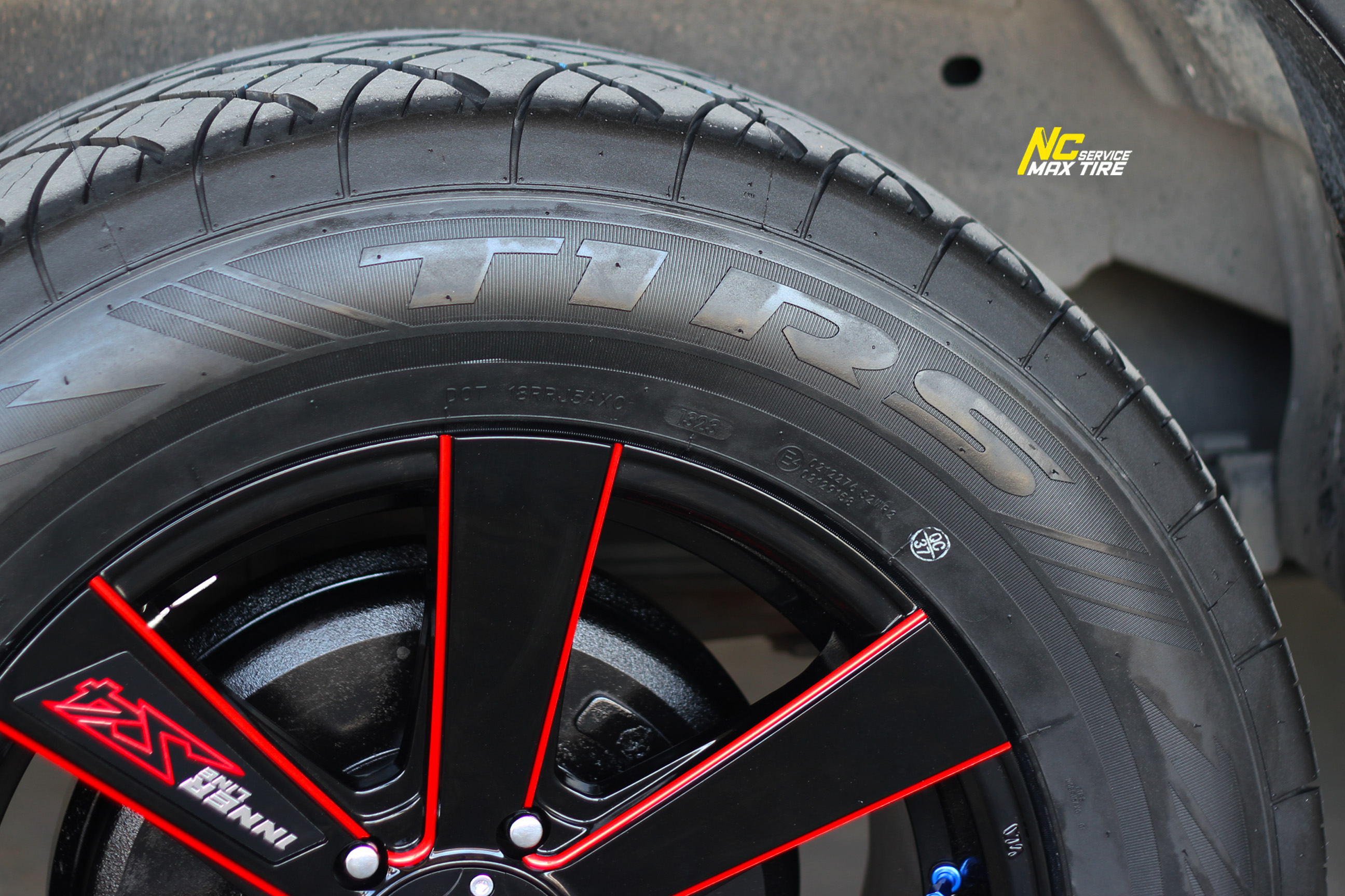 Isuzu D-max ตัวสูง / ล้อแม็กขอบ18 / Cosmis / InnerlineS4 / ล้อแม็ก7ก้านทรงใบพัด / ล้อแม็กสีดำCNCข้างก้านแดง / 18x8.5 6H139.7 ET35