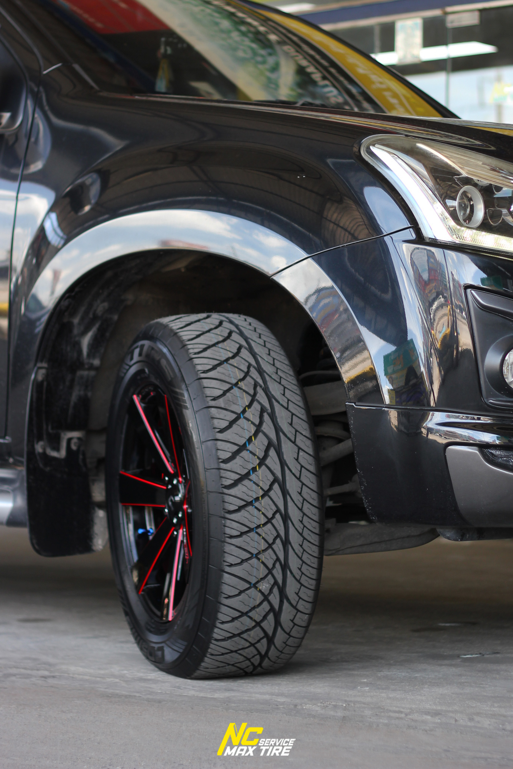 Isuzu D-max ตัวสูง / ล้อแม็กขอบ18 / Cosmis / InnerlineS4 / ล้อแม็ก7ก้านทรงใบพัด / ล้อแม็กสีดำCNCข้างก้านแดง / 18x8.5 6H139.7 ET35