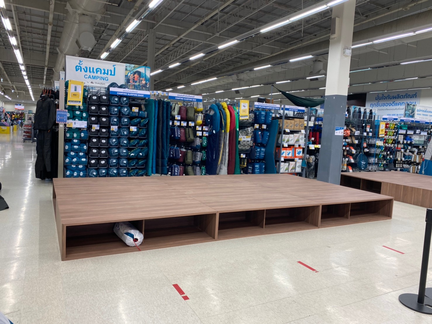 ชั้นวางสินค้า (Decathlon)