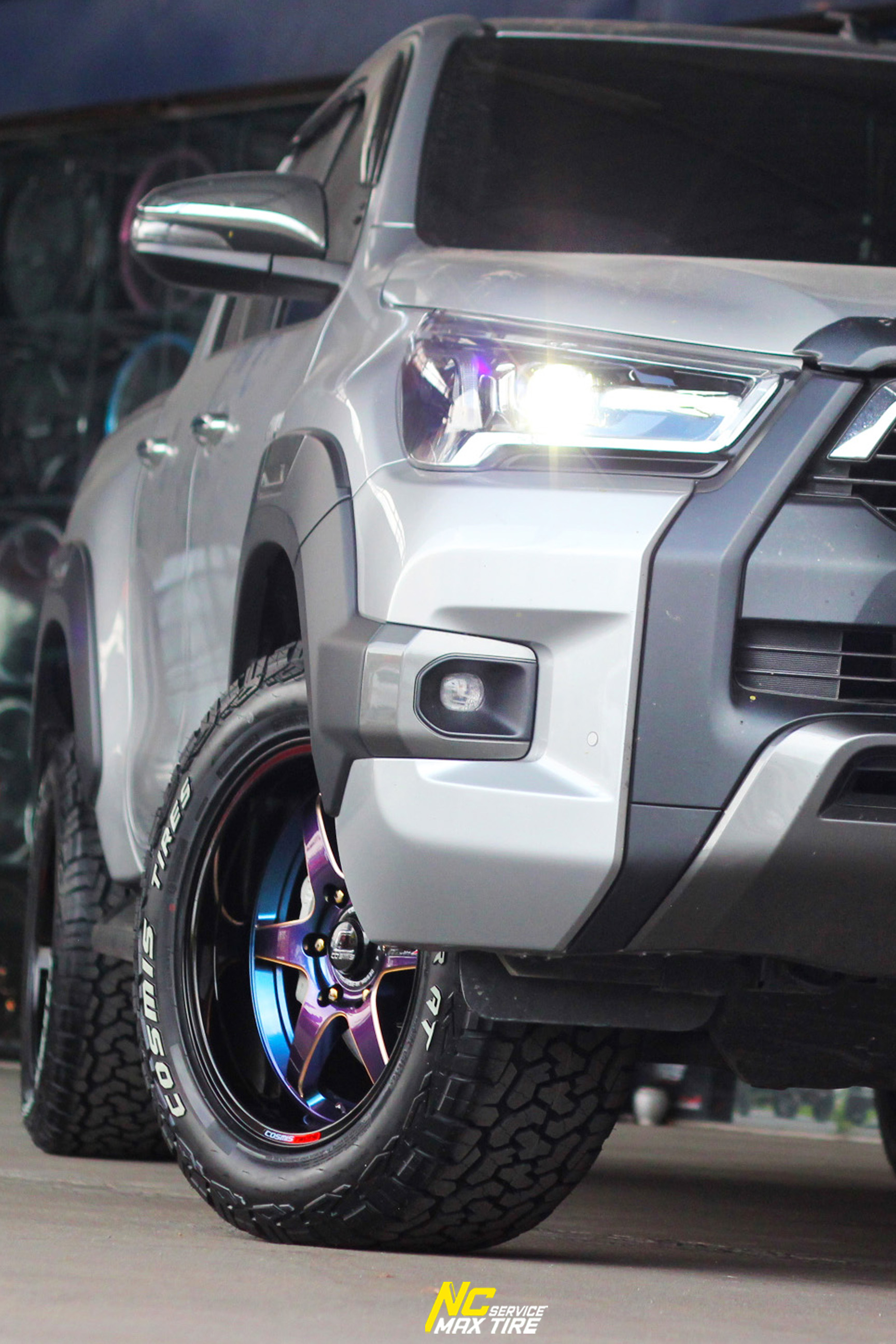 Toyota Hilux Revo / กระบะตัวสูง / ล้อแม็กขอบ18 / Cosmis / RT-X / 18x9.5 6H139.7 ET15 / Raptor AT / 265/60R18 / Custom Color