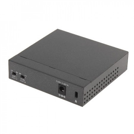 tp-link TL-SF1005LP 5-Port 10/100Mbps Desktop Switch with 4-Port PoE, Plug and play