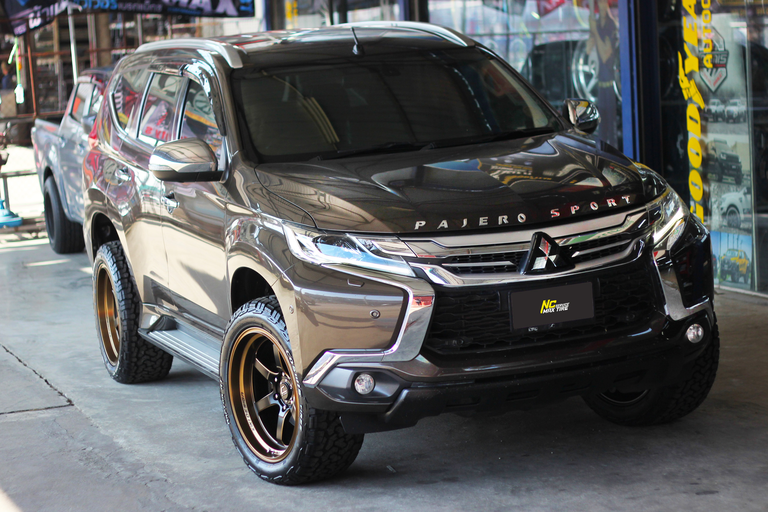 Mitsubishi Pajero Sport / ล้อแม็กขอบ20 / Cosmis / XT-006R / 20x9.5 6H139.7 ET5 / Raptor AT / 265/50R20 / SUV / PPV