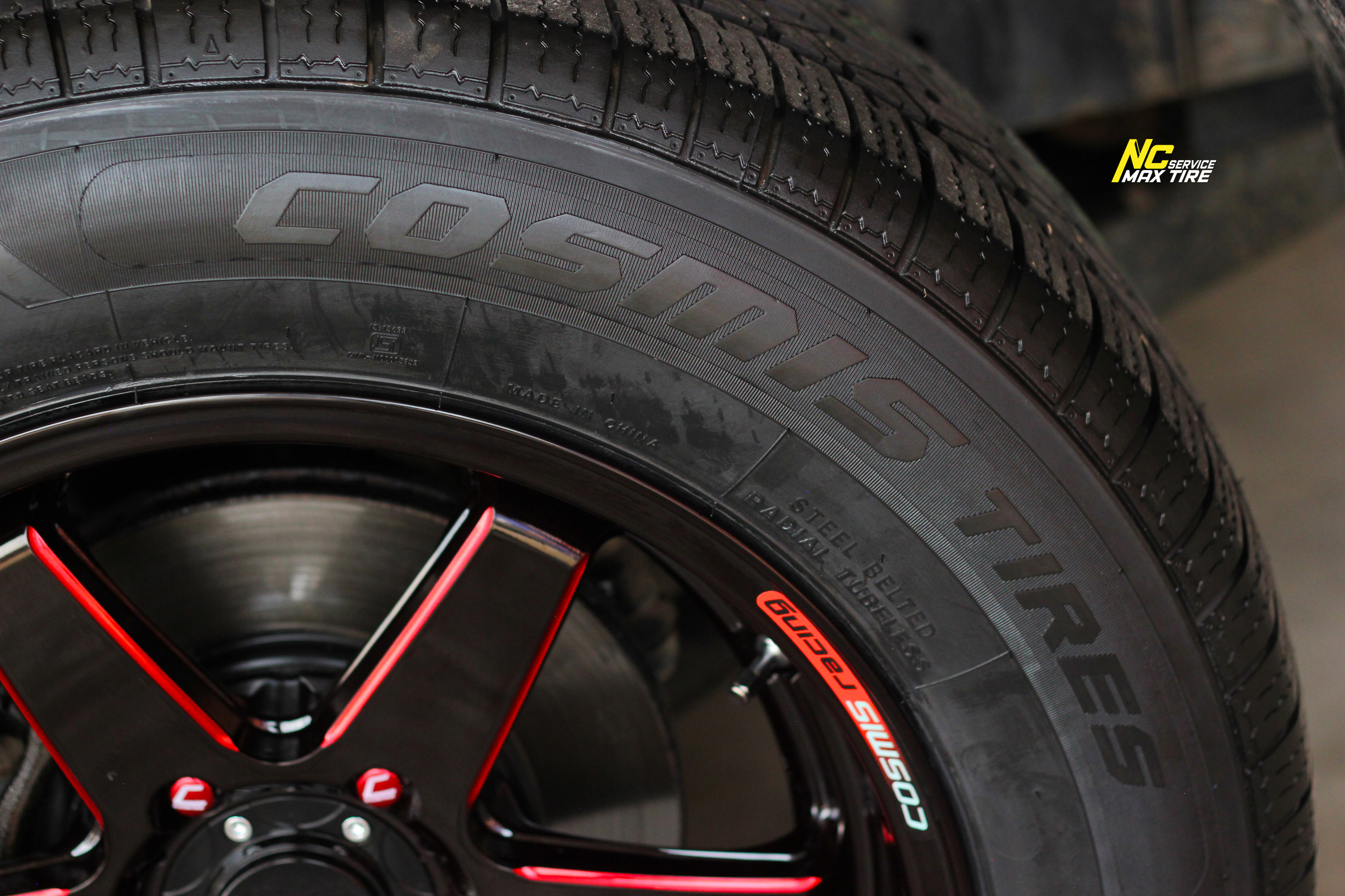 Ford Ranger / ล้อแม็กขอบ18 / Cosmis / Type-R / Revolution / 18x9.5 6H139.7 ET27 / ล้อแม็กสีดำเงาทั้งวง+มิลลิ่งข้างก้านแดง+เพลท / Raptor HT / 265/60R18