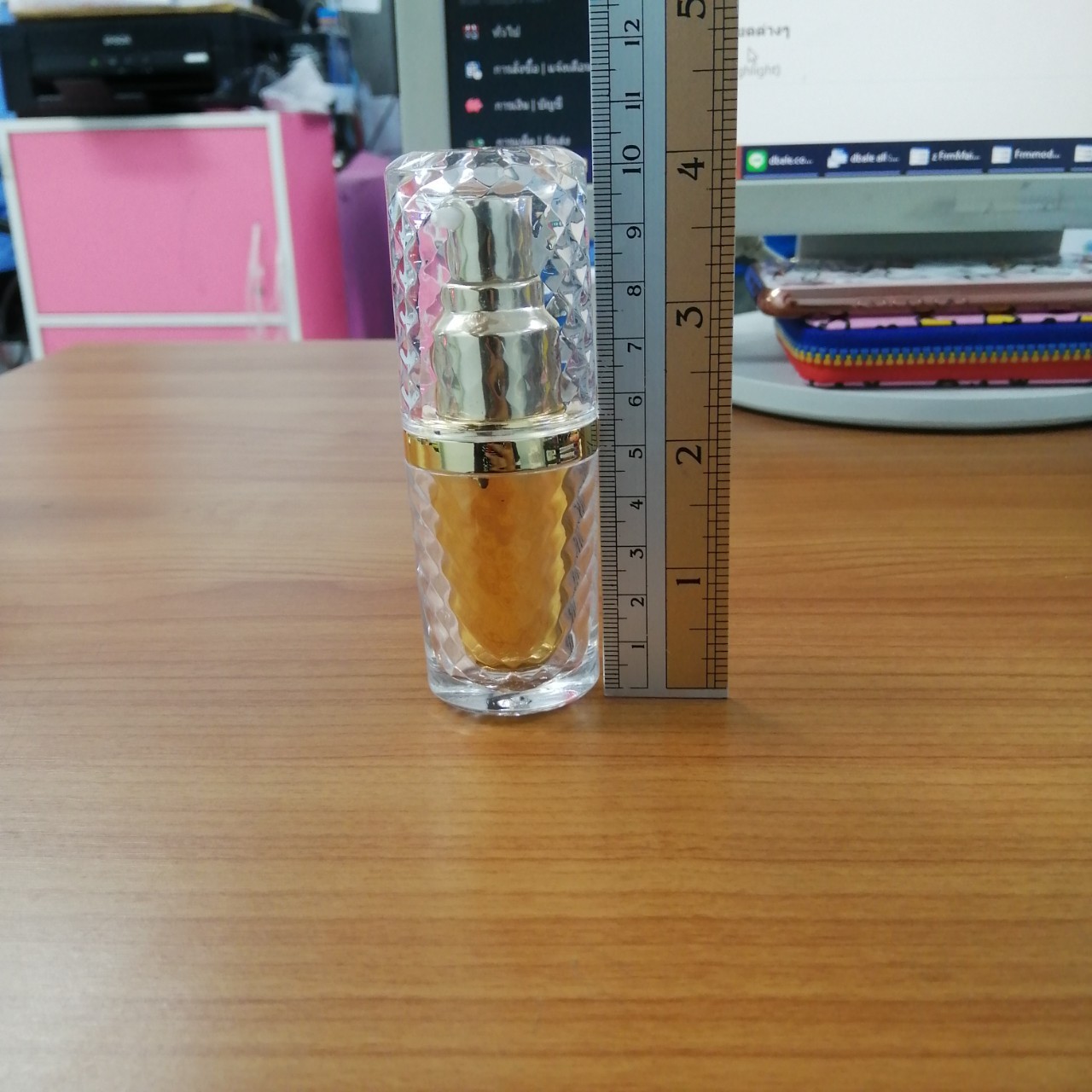 ขวดอะคริลิค ขนาด15ml สูง10.4cm กว้าง2.5cm สีทอง ขวดปั้มเจล ขวดปั้มเซรั่ม ขวดเปล่า มีของพร้อมส่ง จำนวนมาก