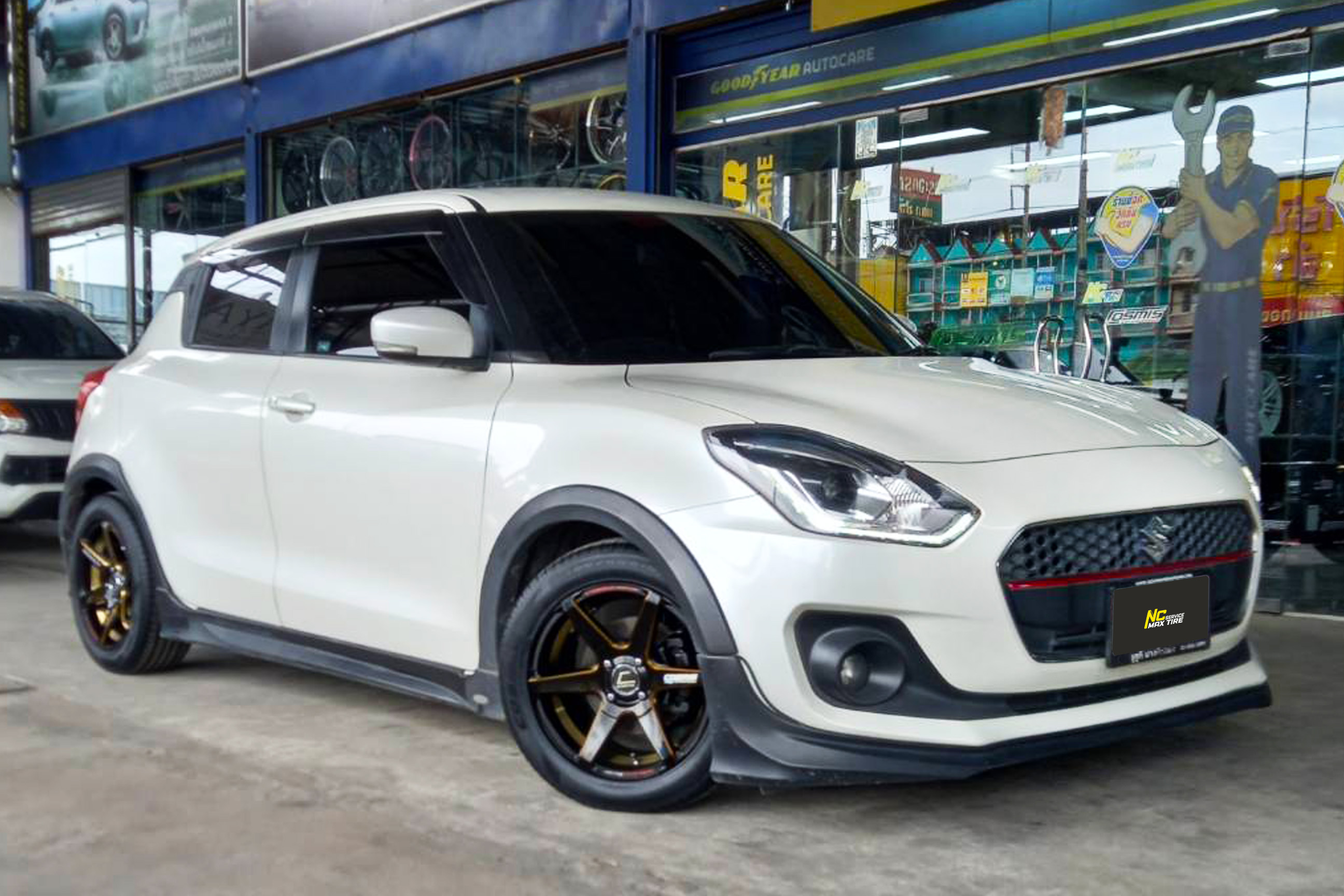 Suzuki Swift / ล้อแม็กขอบ15 / Cosmis / InnerlineS1 / S1 / 15x7.0 4H100 ET30 / Decibel / DR1 / 195/55R15