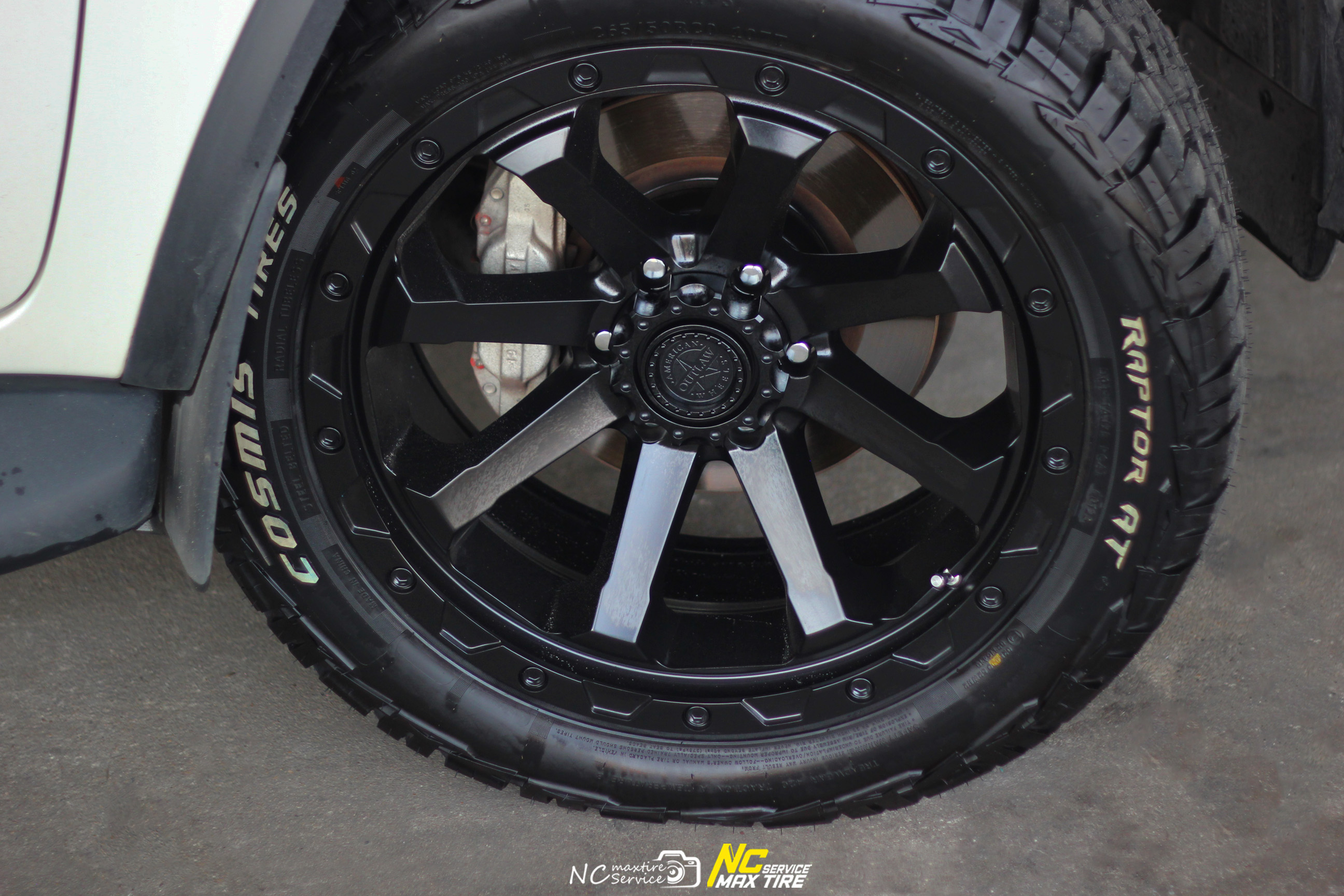 Toyota Fortuner / ล้อแม็กขอบ20 / CAPONE / AMERICAN OUTLAW / ล้อแม็กสีดำด้าน / SATIN BLACK / 20X9.0 6H139.7 ET5 / Cosmis Tire / Raptor AT / 265/50R20