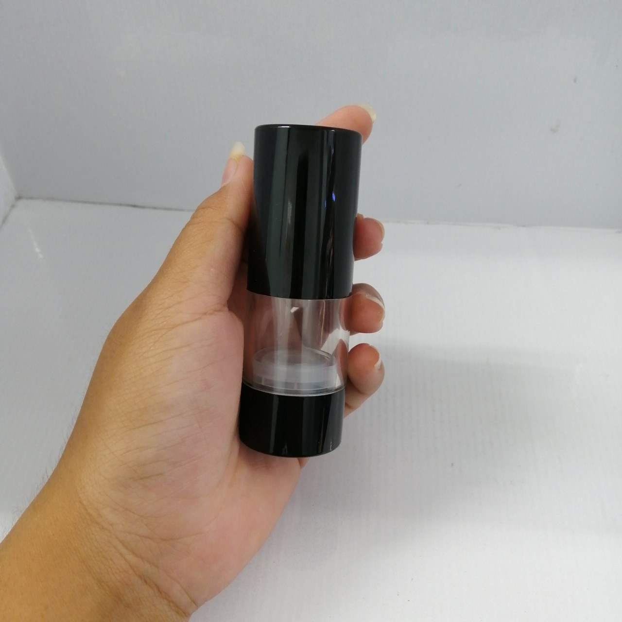 ขวดปั้มเจลขนาด15ml สูง9.4cm กว้าง3.2cm รุ่นva-03 ดำชุด ขวดปั้มเจลสูญญากาศ ขวดปั้มเนื้ออะคริลิค ราคาถูก พร้อมส่ง