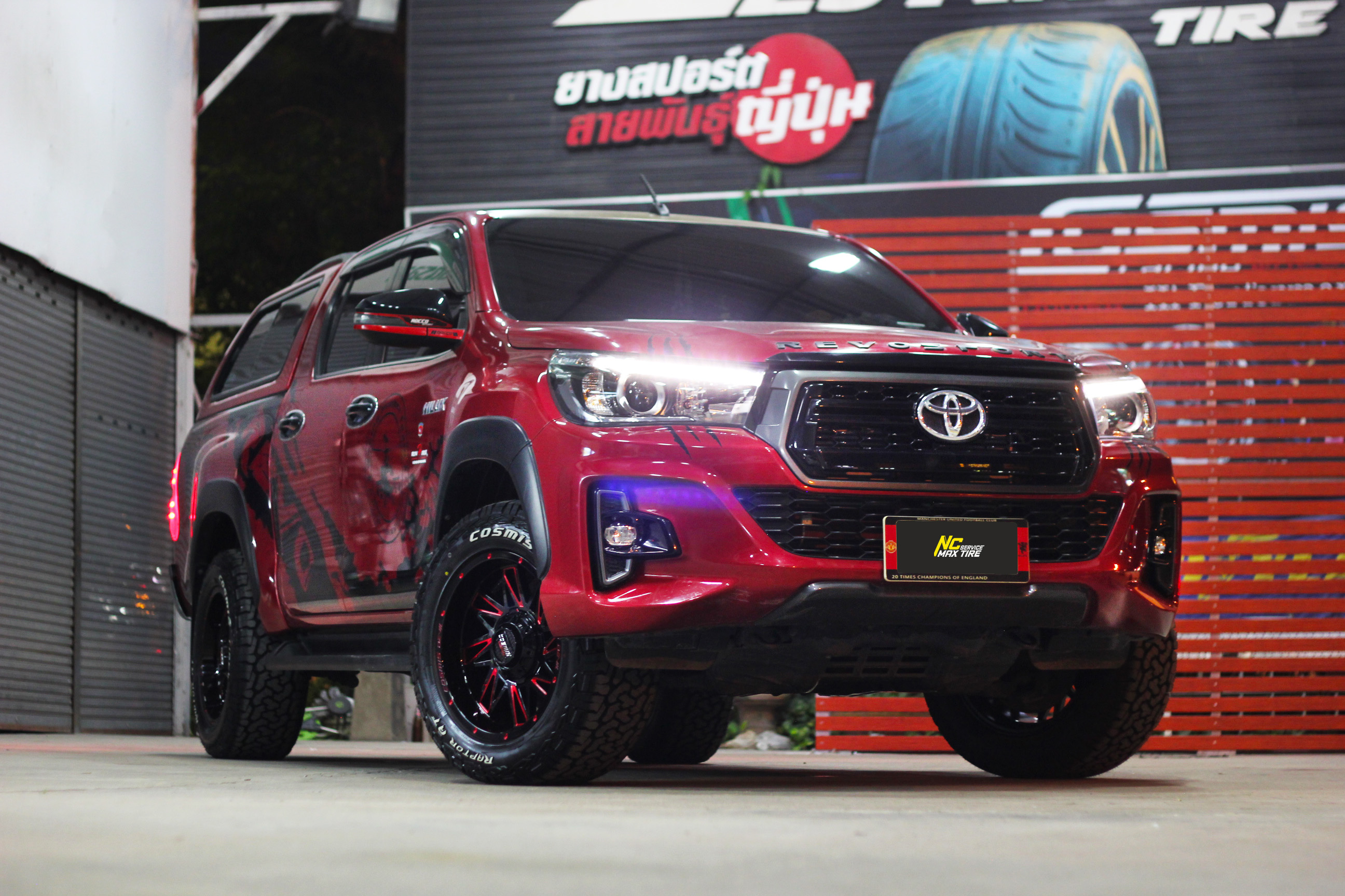 Toyota Hilux Revo Rocco / ล้อแม็กขอบ18 / Cosmis / Devil / SPIN-82 / 18x9.0 2X130H139.7 ET0 / สีดำCNCข้างก้านแดง+CNCตัวหนังสือ / Raptor AT / 265/60R18 / OffRoad
