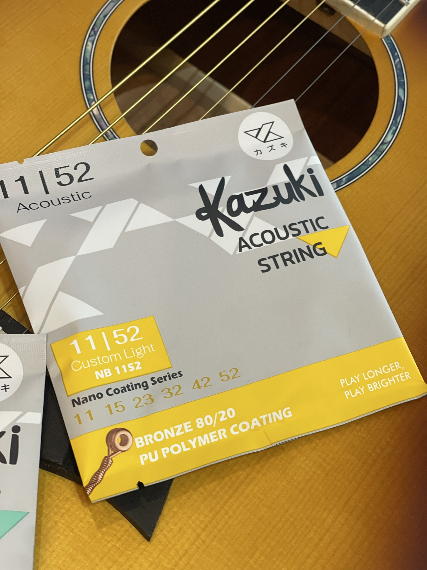 สายกีตาร์โปร่งครบชุด Kazuki Nano Coating Bronze 80/20 10-47 11-52 สายกีตาร์โปร่ง Kazuki เคลือบนาโน Acoustic Guitar Strings