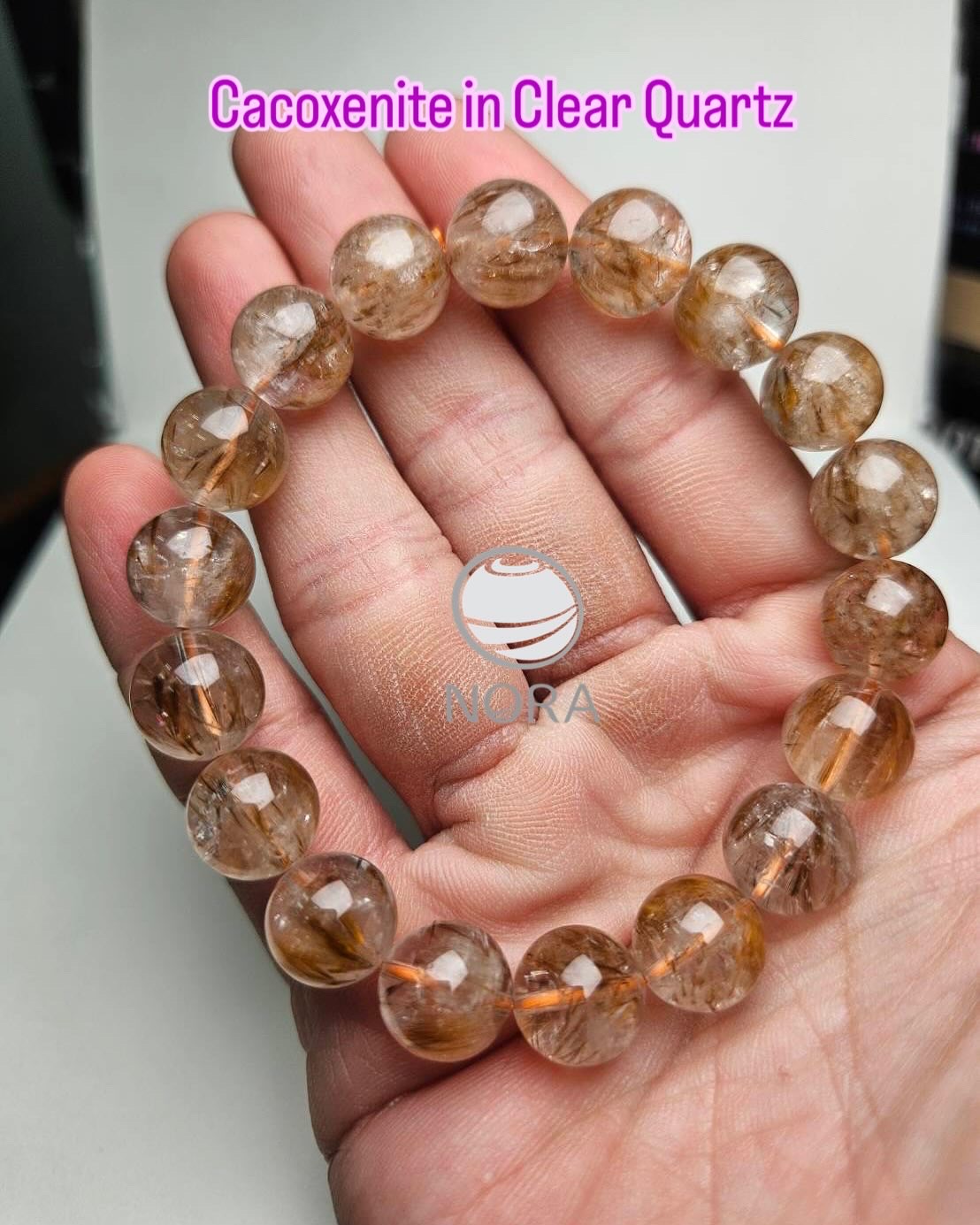 หินคาค็อกซิไนต์ในควอตซ์ใส (Cacoxenite in Clear Quartz)
