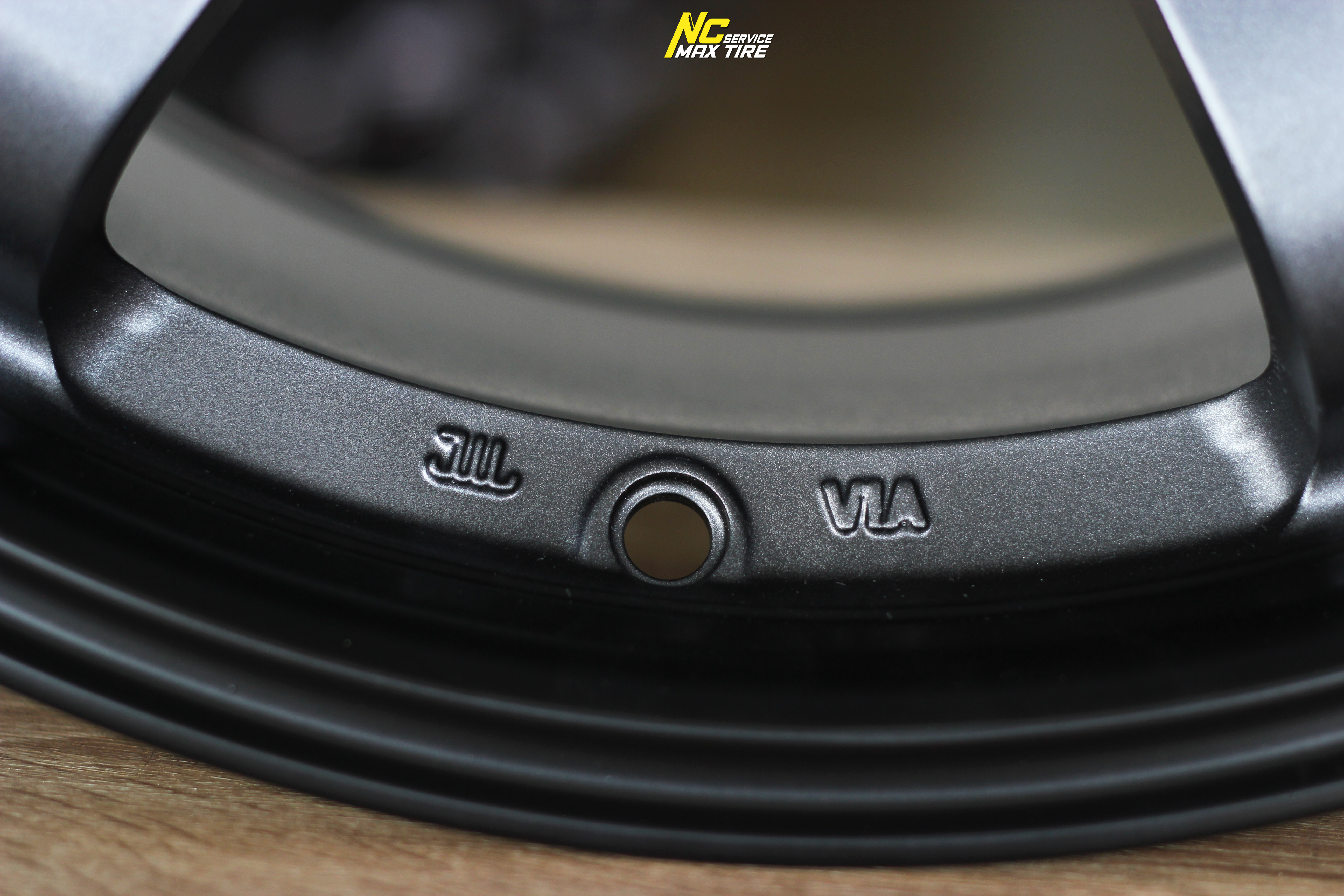 ล้อแม็กขอบ18 / Cosmis / RG-06SR / ล้อแม็กสำหรับรถกระบะ / SUV /PPV / 18x9.0 6H139.7 ET0 / ล้อแม็กสีกัลเทา+ตัวหนังสือแดงที่ก้าน / NC