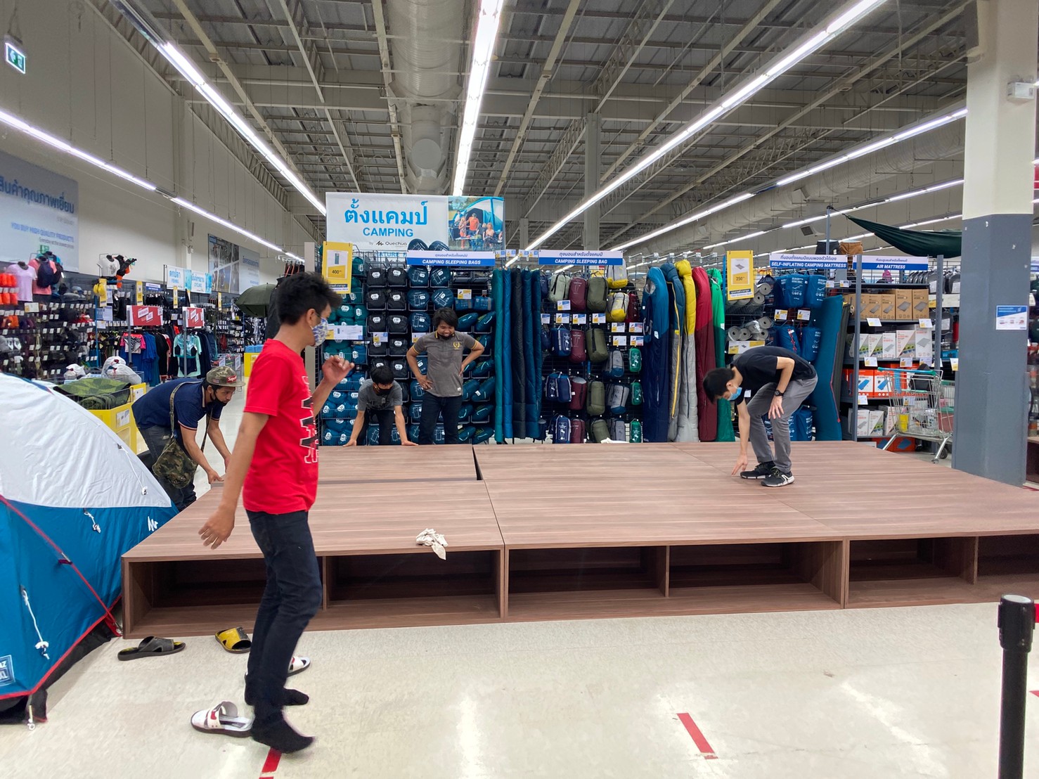 ชั้นวางสินค้า (Decathlon)