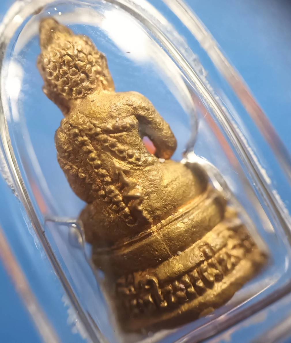 พระกริ่งคู่ชีวิต รุ่นหนึ่งในแผ่นดิน นวะโลกุตระธรรม เนื้อโสฬสมหาจักรพรรดิ์ธาตุเหล็กไหล หลวงปู่หมุนร่วมปลุกเสก