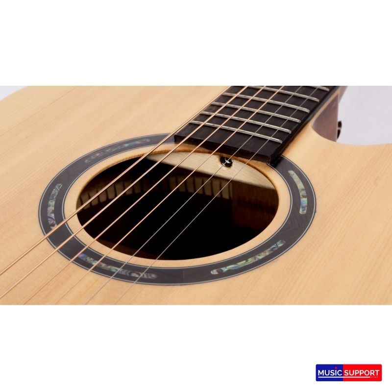 Kazuki โปร่ง 42" Top Solid รุ่น SOUL-JUMBO +กระเป๋า (AKZ-SOUL-JUMBO)