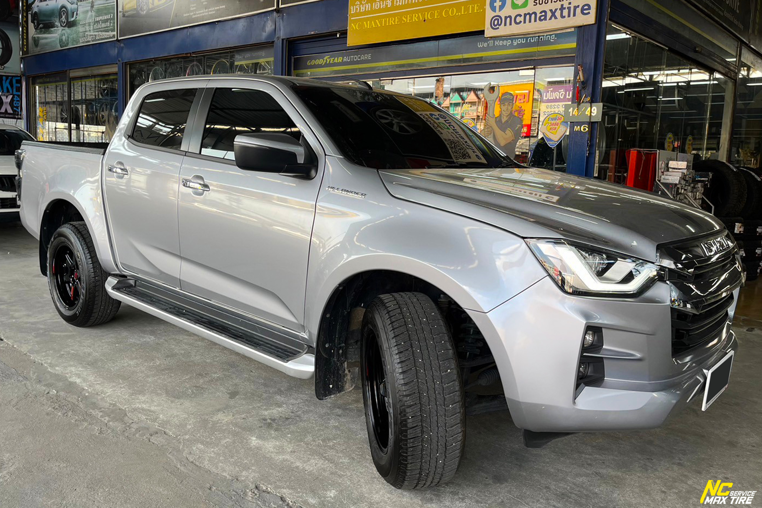 Isuzu D-Max / ล้อแม็กขอบ18 / Cosmis / Type-R / Revolution / 18X9.5 6H139.7 ET25 / ล้อแม็กสีดำเงาทั้งวง / ล้อแม็กสำหรับรถกระบะ