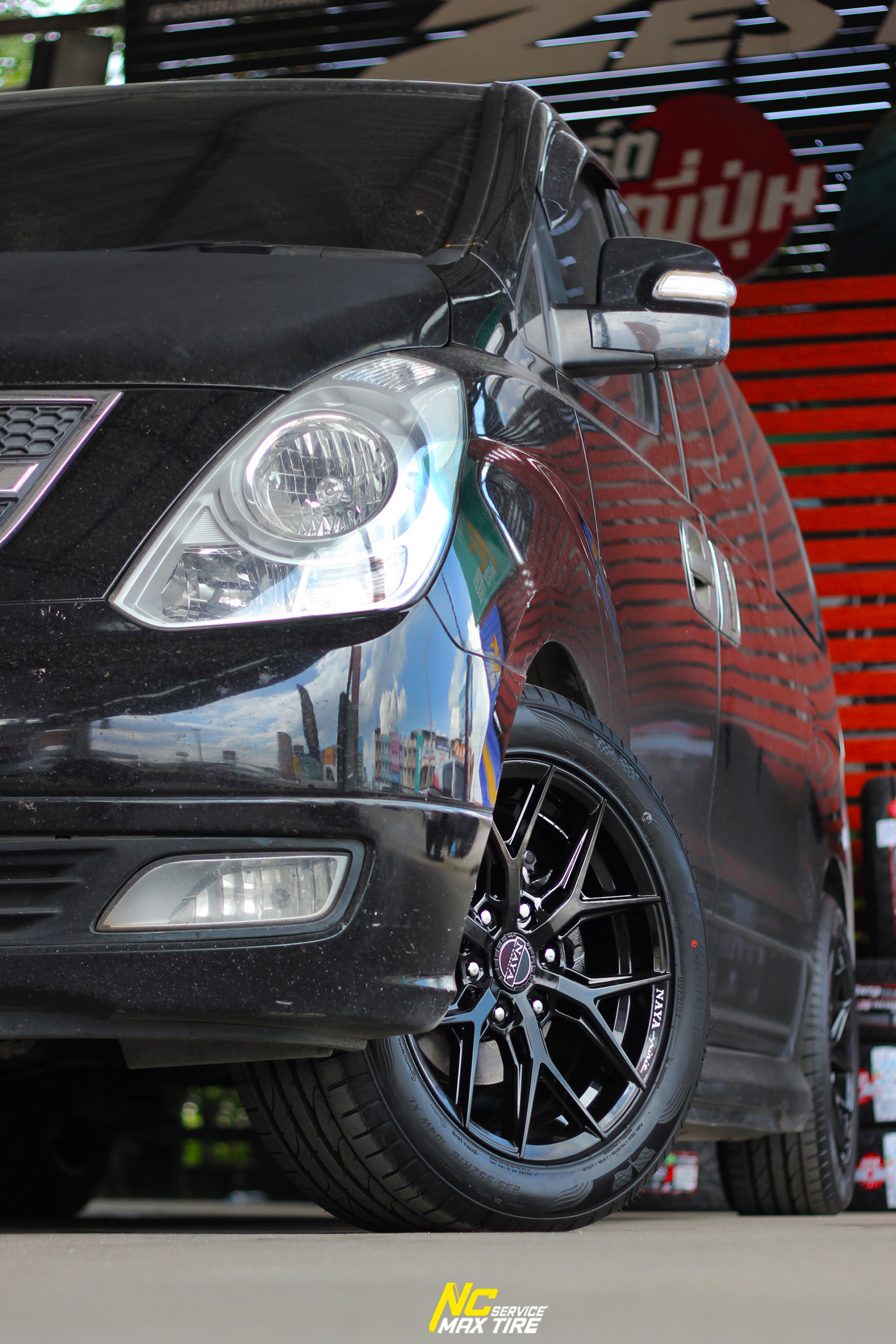 Hyundai H1 / ล้อแม็กขอบ18 / Cosmis / NAYA / ALPHA-6 / 18x8.0 6H139.7 ET35 / ล้อแม็กสีดำเงาทั้งวง / รถตู้