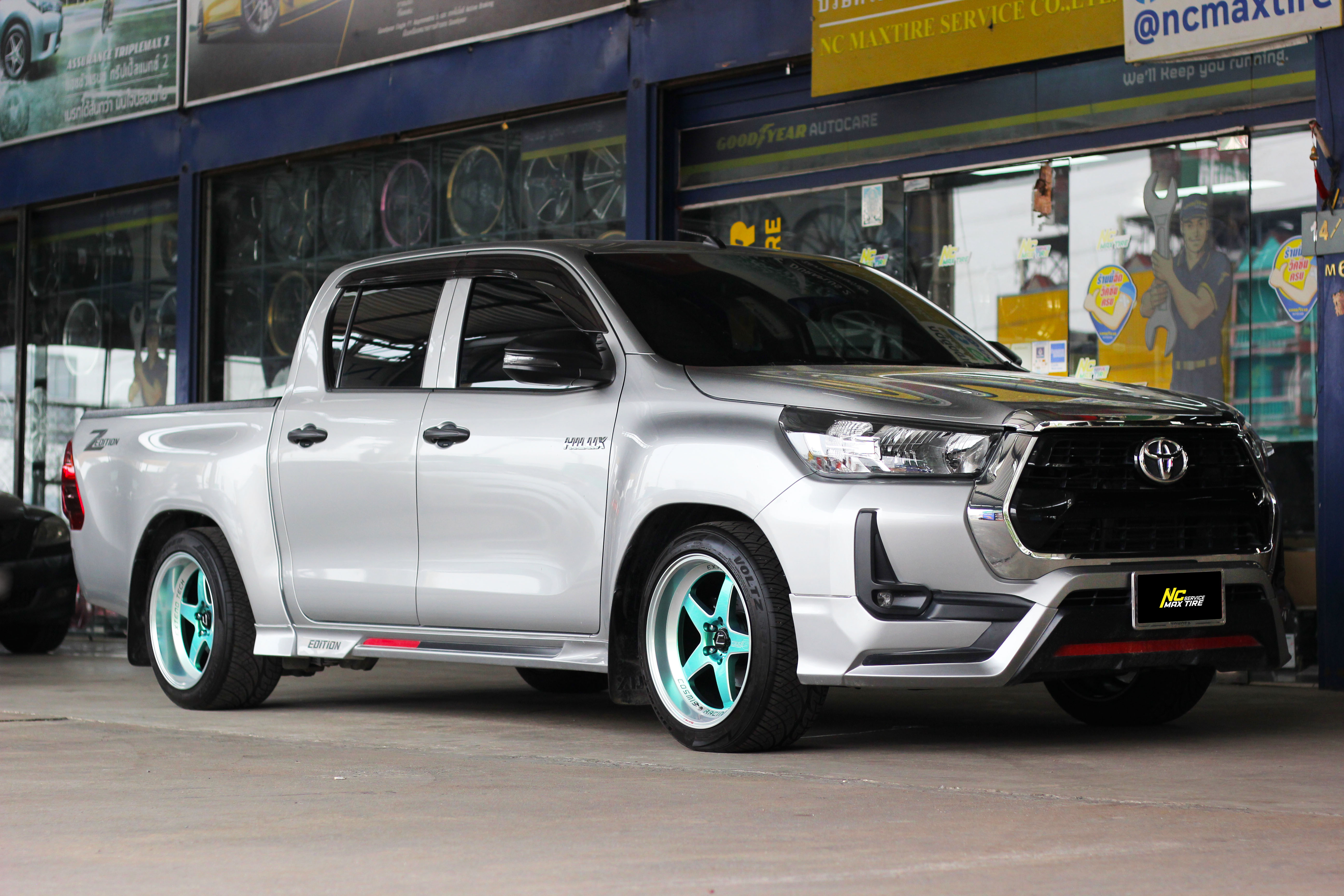 Toyota Revo / Z-Edition / ล้อแม็กขอบ18 / Cosmis / Type-G GrandTurismo / 18x9.5/10.5 6H139.7 ET12/8 / ล้อแม็กสีเขียว+ขอบเงา+CNCข้างก้าน+ตัวหนังสือ / ล้อแม็กสีพิเศษ / Custom Color / ล้อแม็กสวยๆ / NC