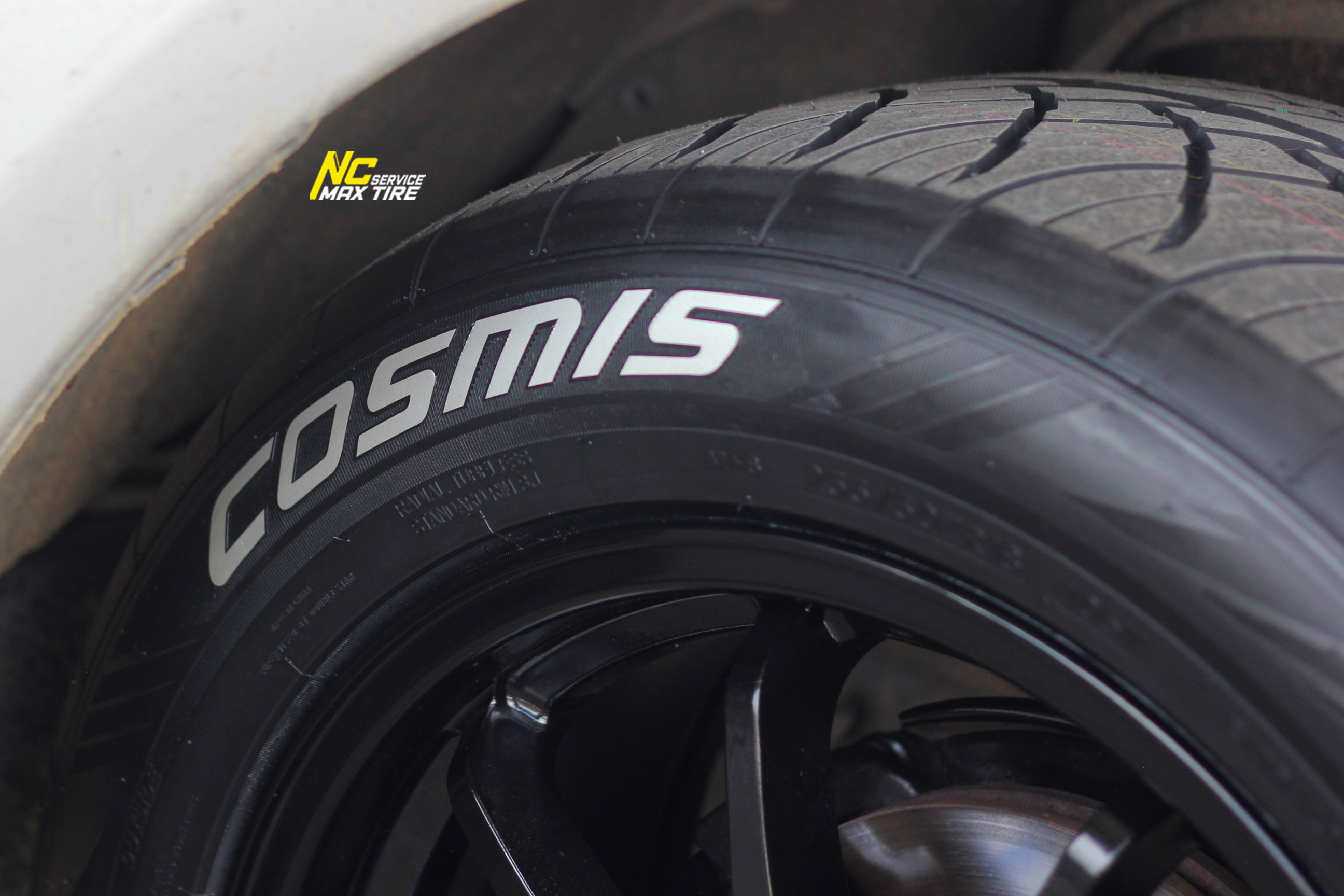 Toyota Hilux Revo / ล้อแม็กขอบ18 / Cosmis / RG-08 / ล้อแม็กสีดำเงา Super Black / 18x8.5 5H114.3 ET35 / T1RS / 255/50R18