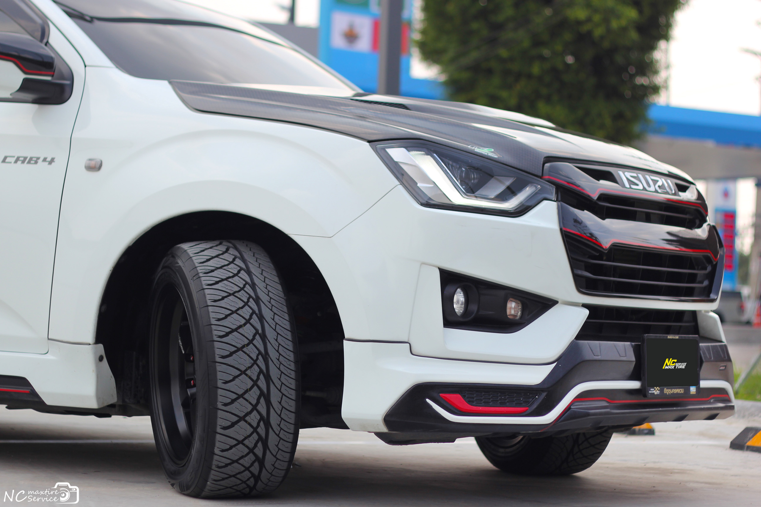 Isuzu D-max ตัวเตี้ย / ล้อแม็กขอบ18 / SPORTY / Cosmis / Fattah / Sport / SFR / 18x9.5/10.5 6H139.7 ET25/32 / T1RS / 255/50R18 / น็อตล้อCosmis