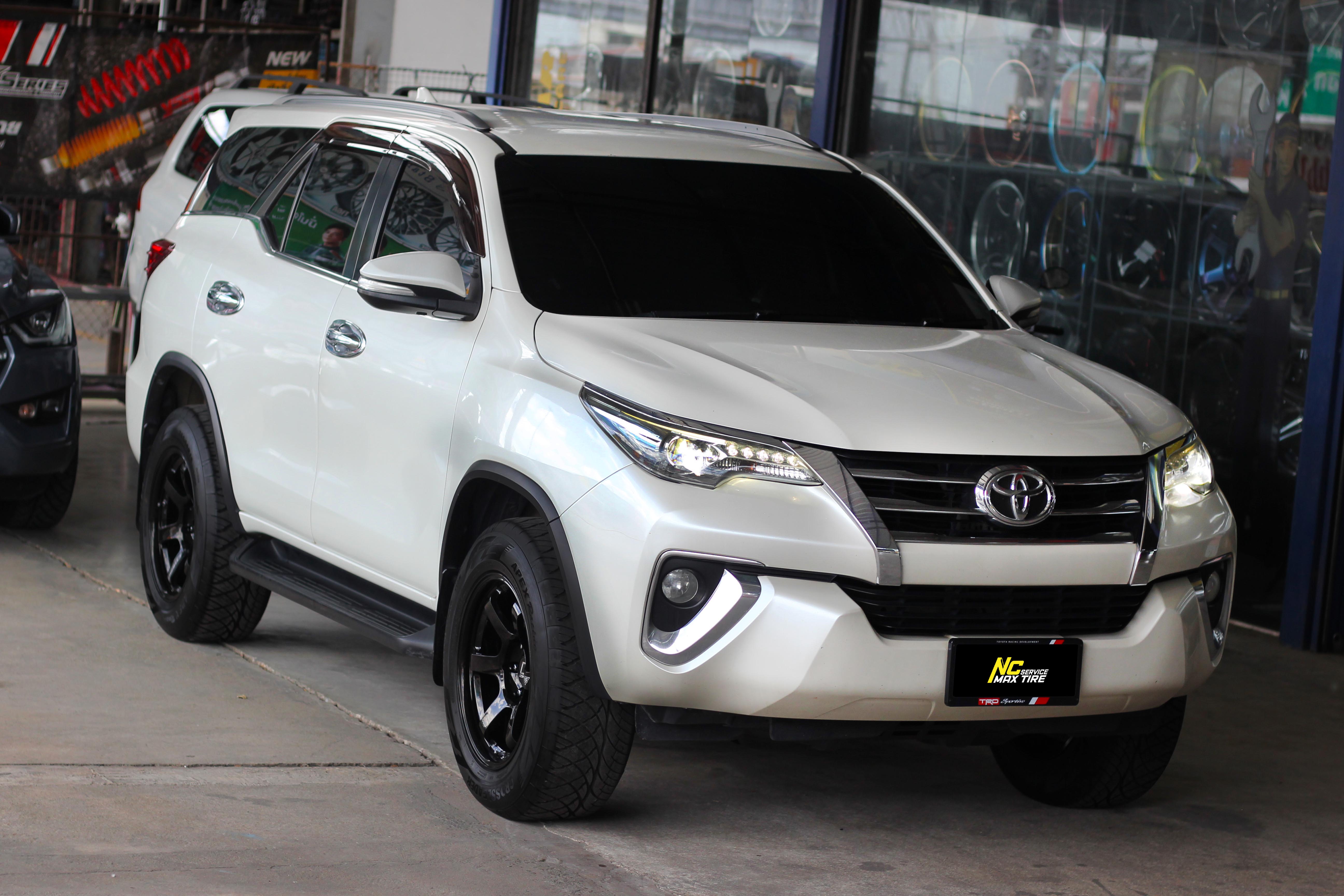 Toyota Fortuner / SUV / ล้อแม็กสำหรับกระบะ / ล้อแม็กขอบ18 / RG-06SR / 18x9.0 6H139.7 ET0 / ล้อแม็กสีดำเงาทั้งวงCNCหยอดตัวหนังสือขาว / ล้อแม็กสวยๆ / SUV PPV / NC / NCล้อแม็ก