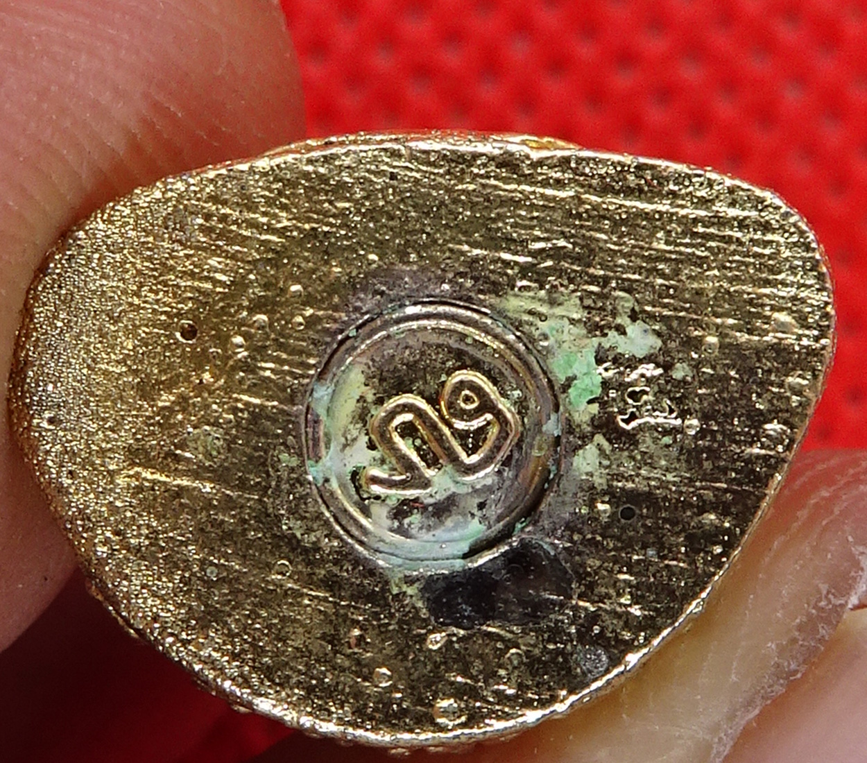 พระกริ่งวชิราลงกรณ์ วัดเขาตะเครา ปี 2516 เนื้อกะไหล่ทอง