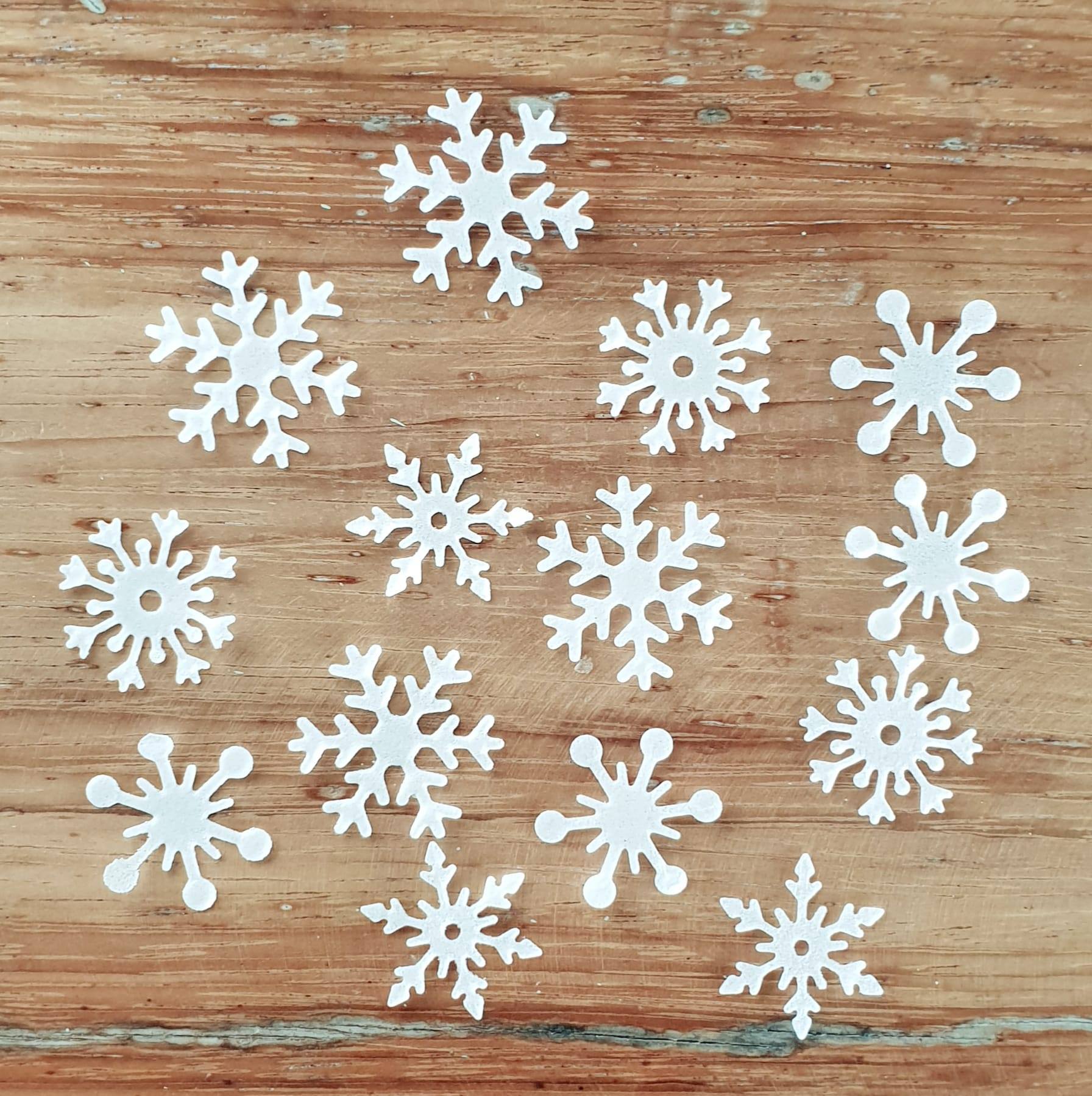 กระดาษกินได้ลายเกร็ดหิมะ Snowflake ขนาด 1 นิ้ว คละแบบ (100 ชิ้น)
