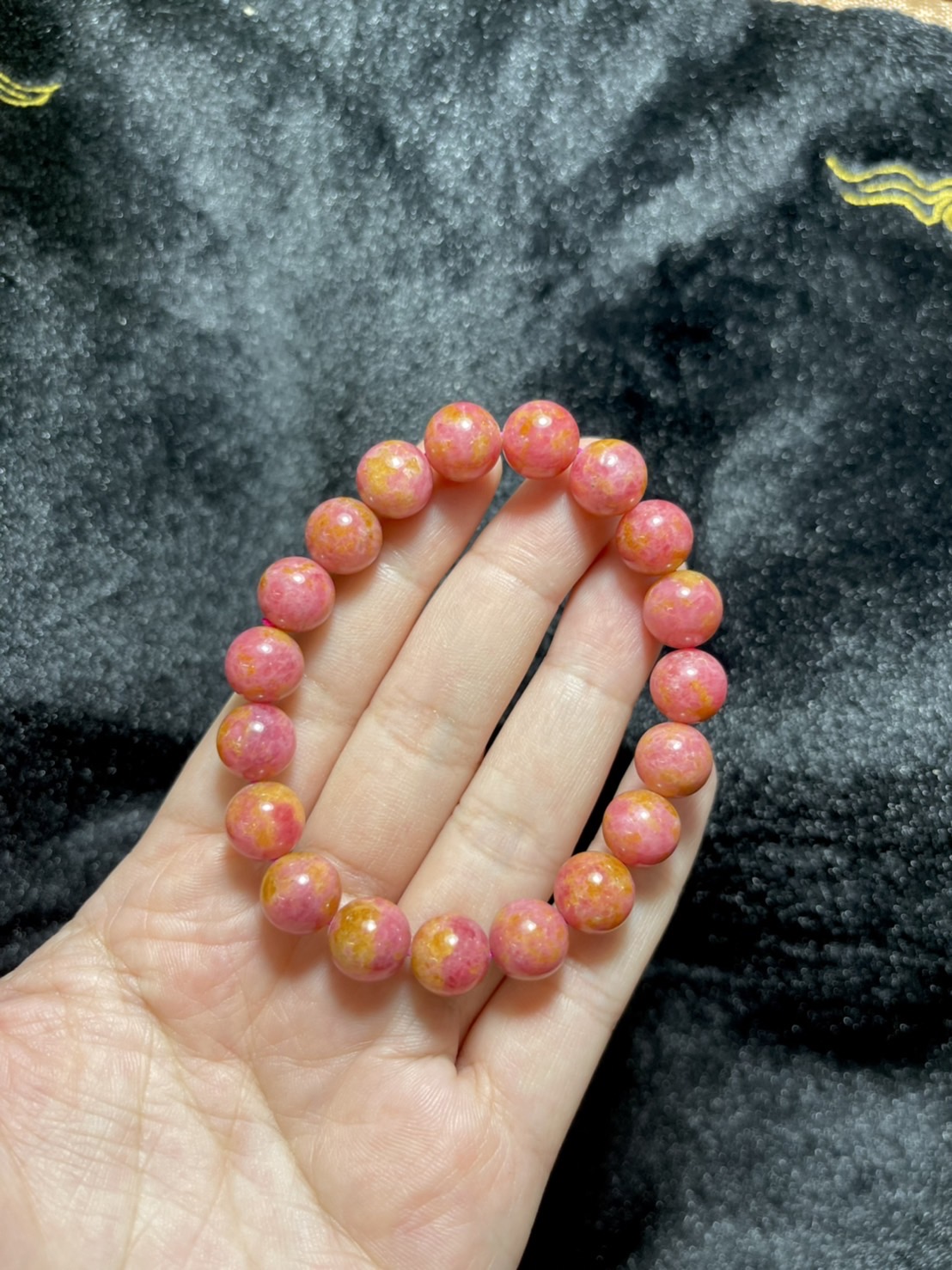 โรโดไนต์ (Rhodonite) AAAA+ คล้ายกลีบดอกกุหลาบ สีชมพูผสมเหลือง งานหายาก สวยมาก มีแค่ล๊อตนี้ล๊อตเดียว