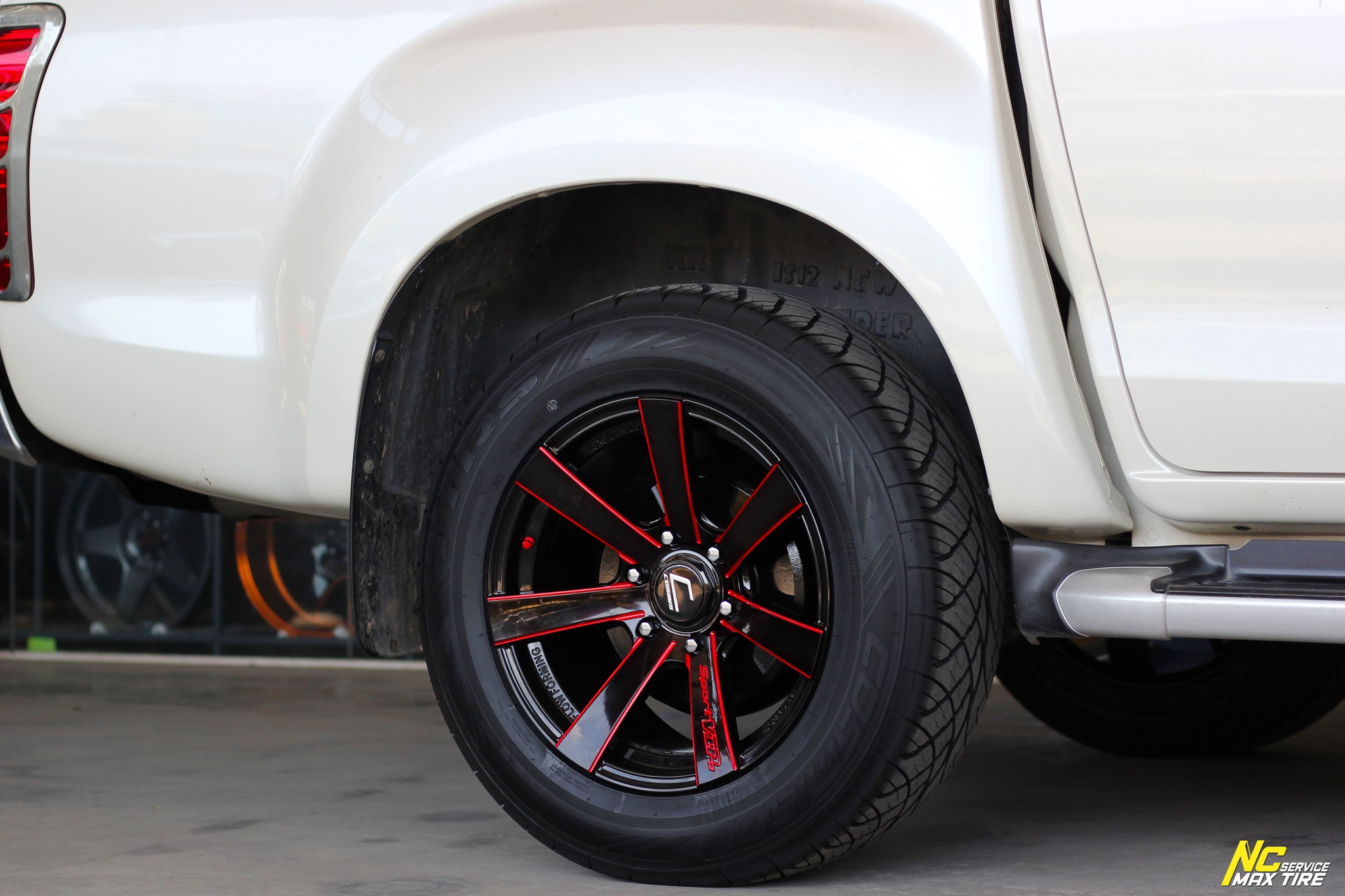 ISUZU D-MAX / ล้อแม็กขอบ18 / ล้อแม็กสำหรับรถกระบะ / Cosmis / FATTAH SPORT-VIP / 18x9.0 6H139.7 ET25 / T1RS / 265/60R18 / SUV / PPV / NC