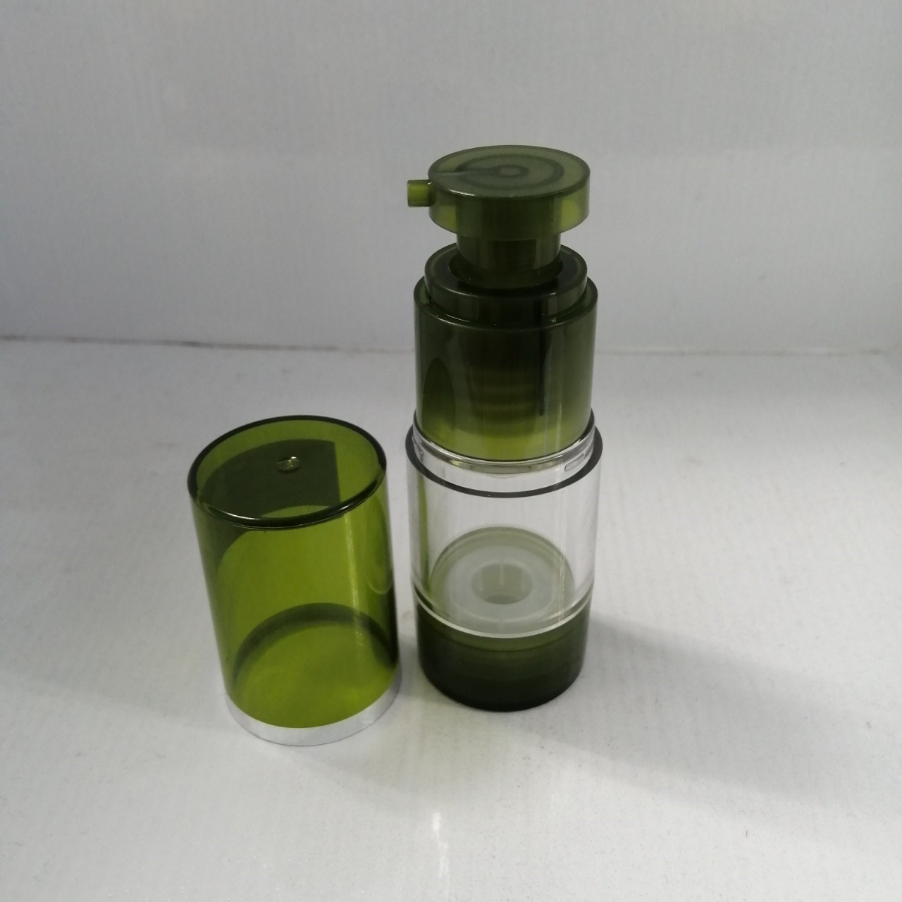 ขวดปั้มเจล ขนาด15ml สูง9.4cm กว้าง3.3cm รุ่นva01 สีเขียว ขวดสุญญากาศ ขวดปั้มเจล ขวดราคาส่ง