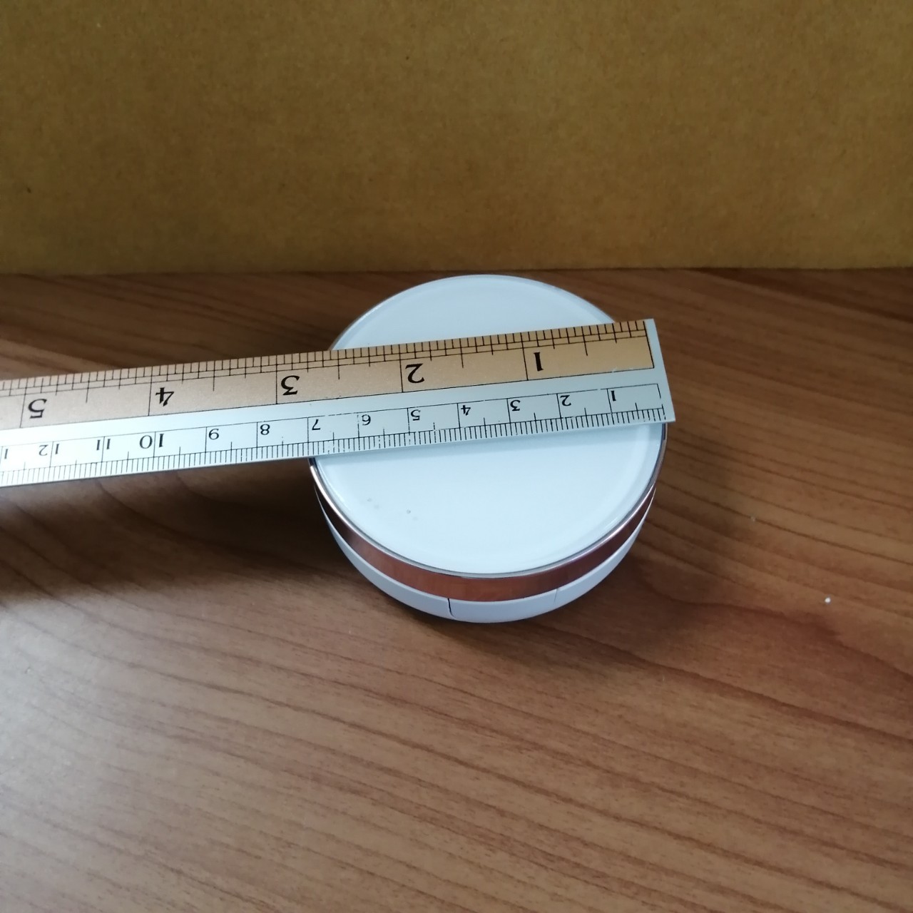 ตลับคุชชั่น ขนาด15กรัม เนื้ออะคริลิค แถมพัฟพร้อมถ้วยด้านใน สีขาวขอบชมพูสีสวย พร้อมจัดส่ง