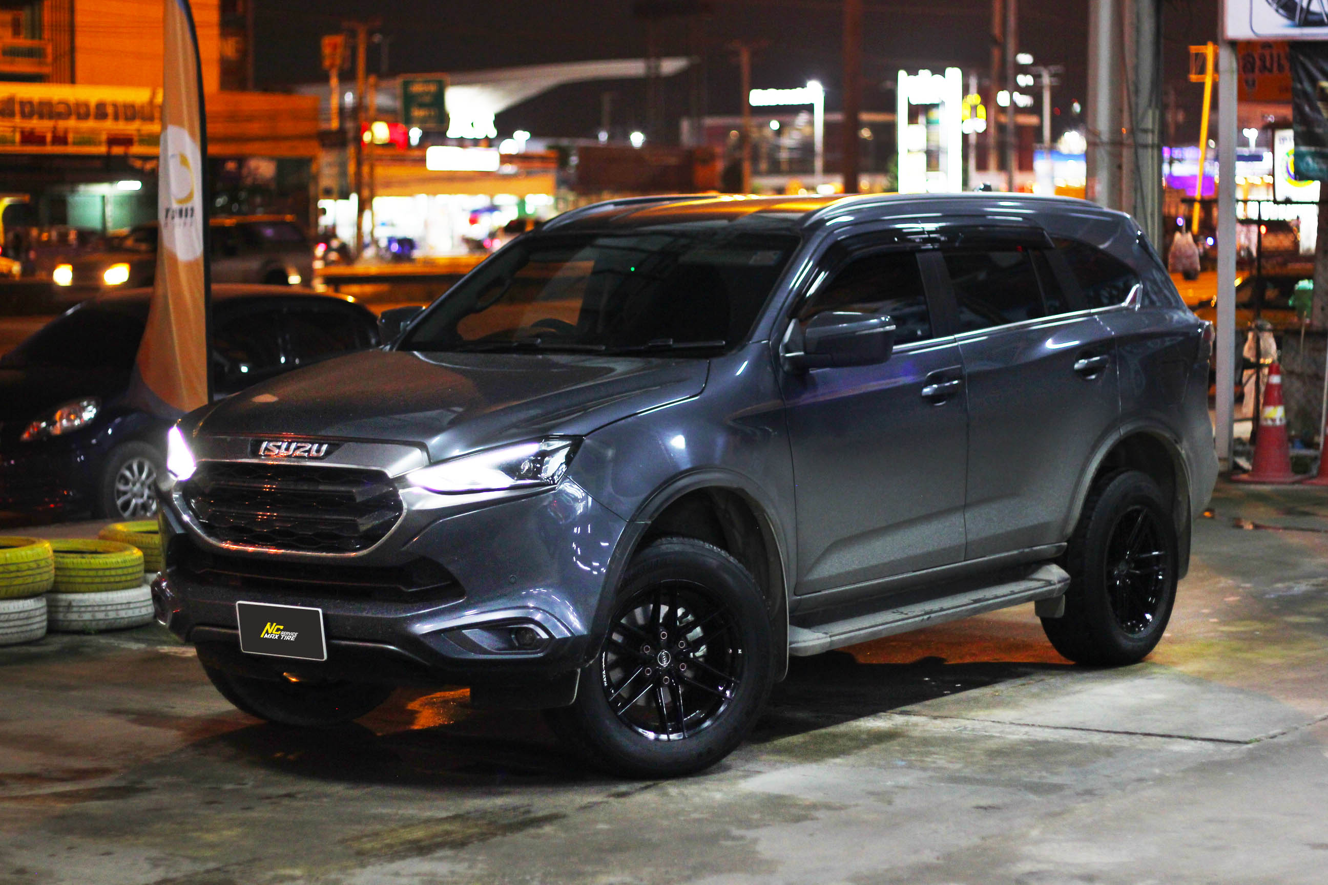 Isuzu Mu-X / ล้อแม็กขอบ18 / Naya / Sport2 / ล้อแม็กสีดำเงาทั้งวง / SUV / PPV / 18X9.0 6H139.7 ET20