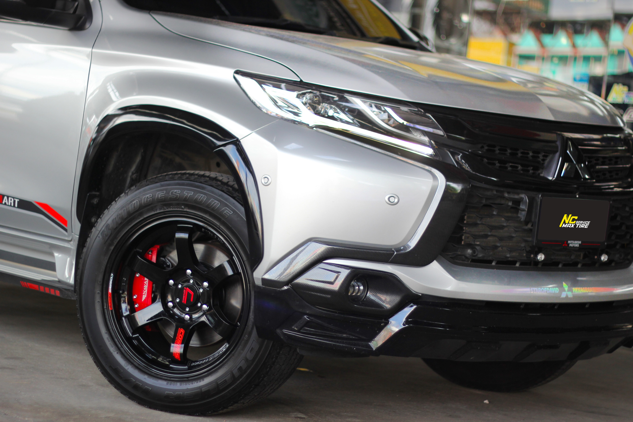 Mitsubishi Pajero Sport / ล้อแม็กขอบ18 / Cosmis / RG-06S / ล้อแม็กสีดำเงาทั้งวงหยอดหนังสือแดง / 18x9.0 6H139.7 ET15