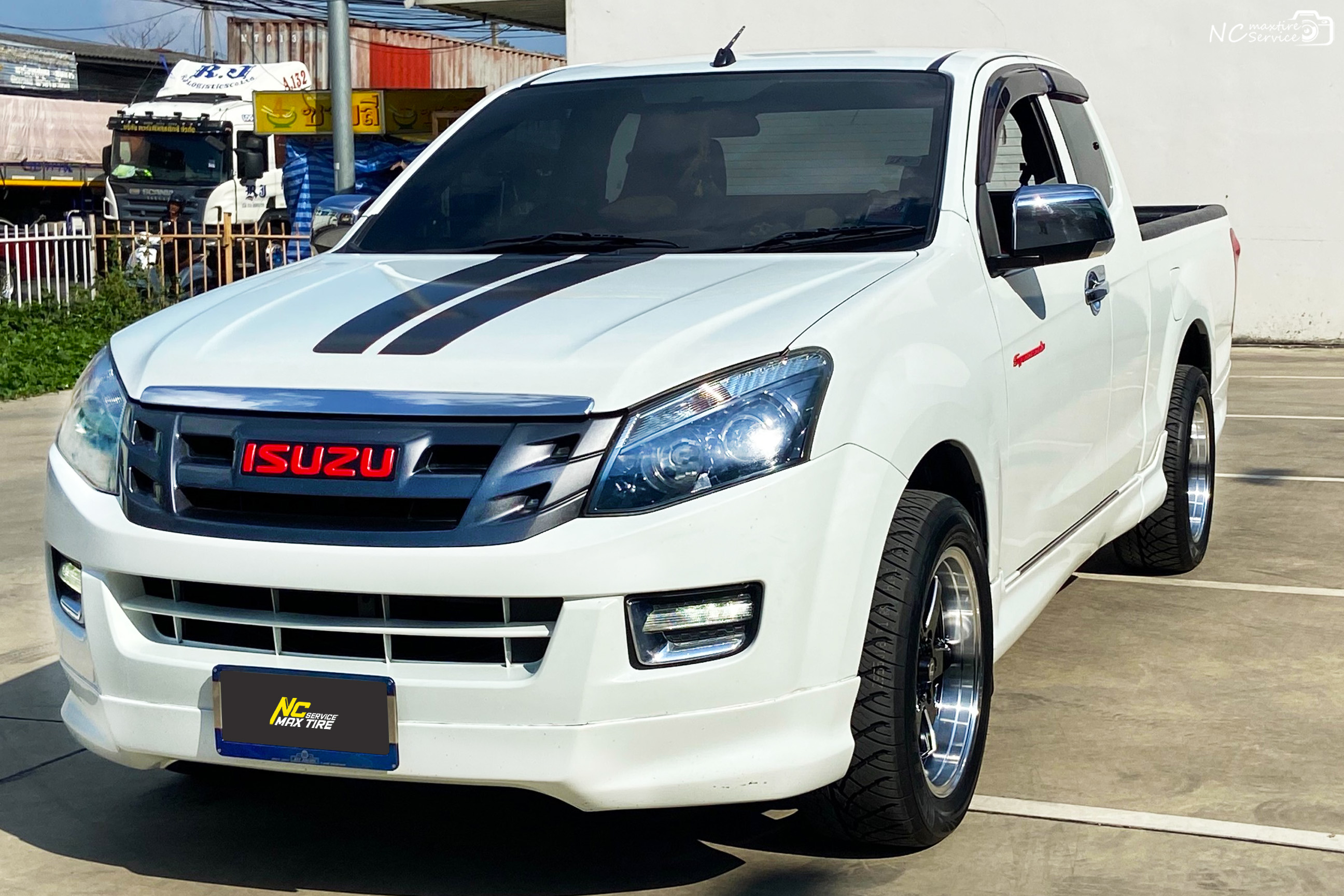 Isuzu Dmax ตัวเตี้ย / ล้อแม็กขอบ18 / Cosmis / Type-R / Revolution / ล้อแม็กสีดำขอบเงาCNCข้างก้าน+เพลทไทเท / 18x8.5 6H139.7 ET25 / T1RS / 255/50R18