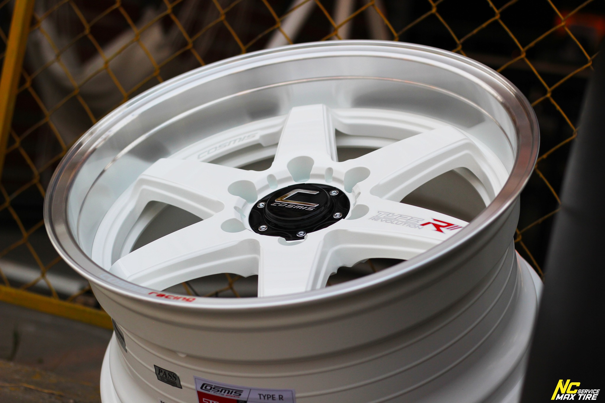 ล้อแม็กขอบ18 / Cosmis / Type-R Revolution / ล้อแม็กสีพิเศษ / 18x8.5 6H139.7 ET22 / CUSTOM COLOR / ล้อแม็กขาวทั้งวง+ขอบเงา+เพลท / ล้อแม็กสำหรับรถกระบะ