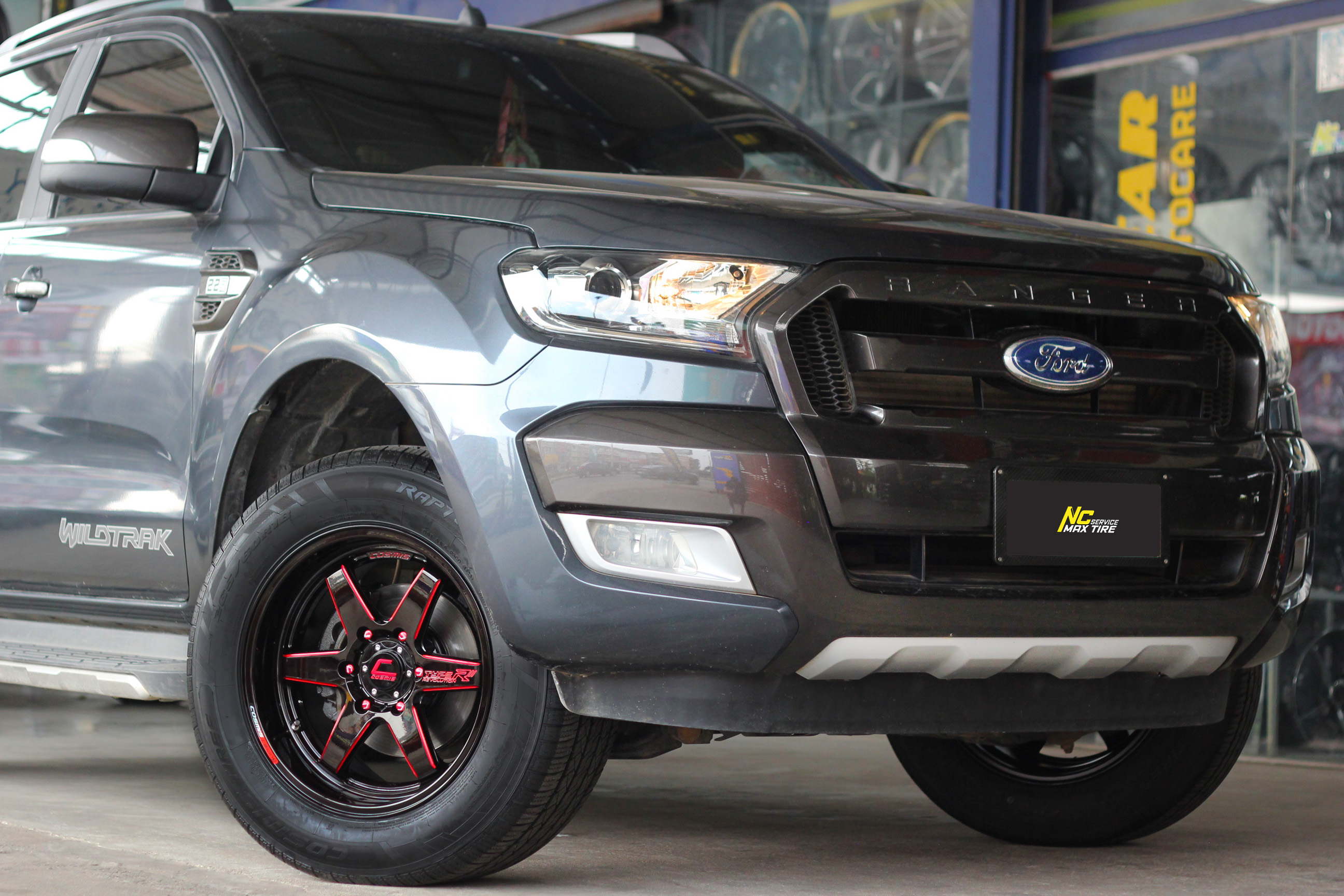 Ford Ranger / ล้อแม็กขอบ18 / Cosmis / Type-R / Revolution / 18x9.5 6H139.7 ET27 / ล้อแม็กสีดำเงาทั้งวง+มิลลิ่งข้างก้านแดง+เพลท / Raptor HT / 265/60R18