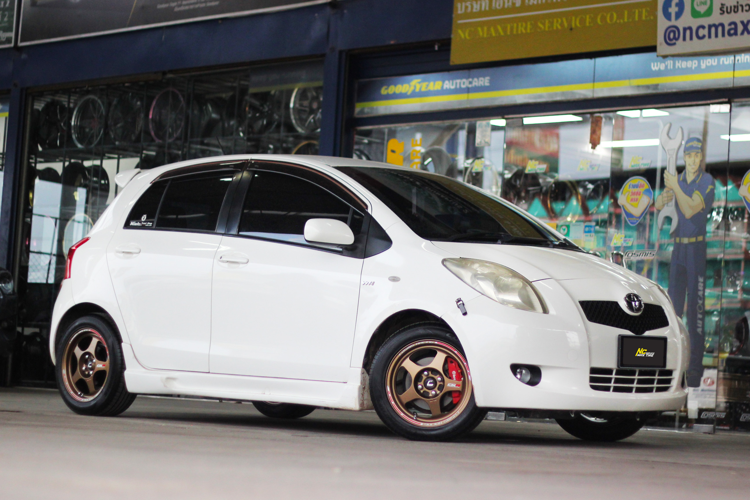 Toyota Yaris / ล้อแม็กขอบ15 / Cosmis / CMR / ล้อแม็กสีน้ำตาลด้าน / Decibel / DR1 / 15X7 4H100 ET35 / 195/55R15